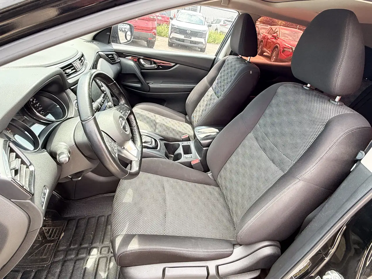 Nissan Qashqai снимка Nissan Qashqai