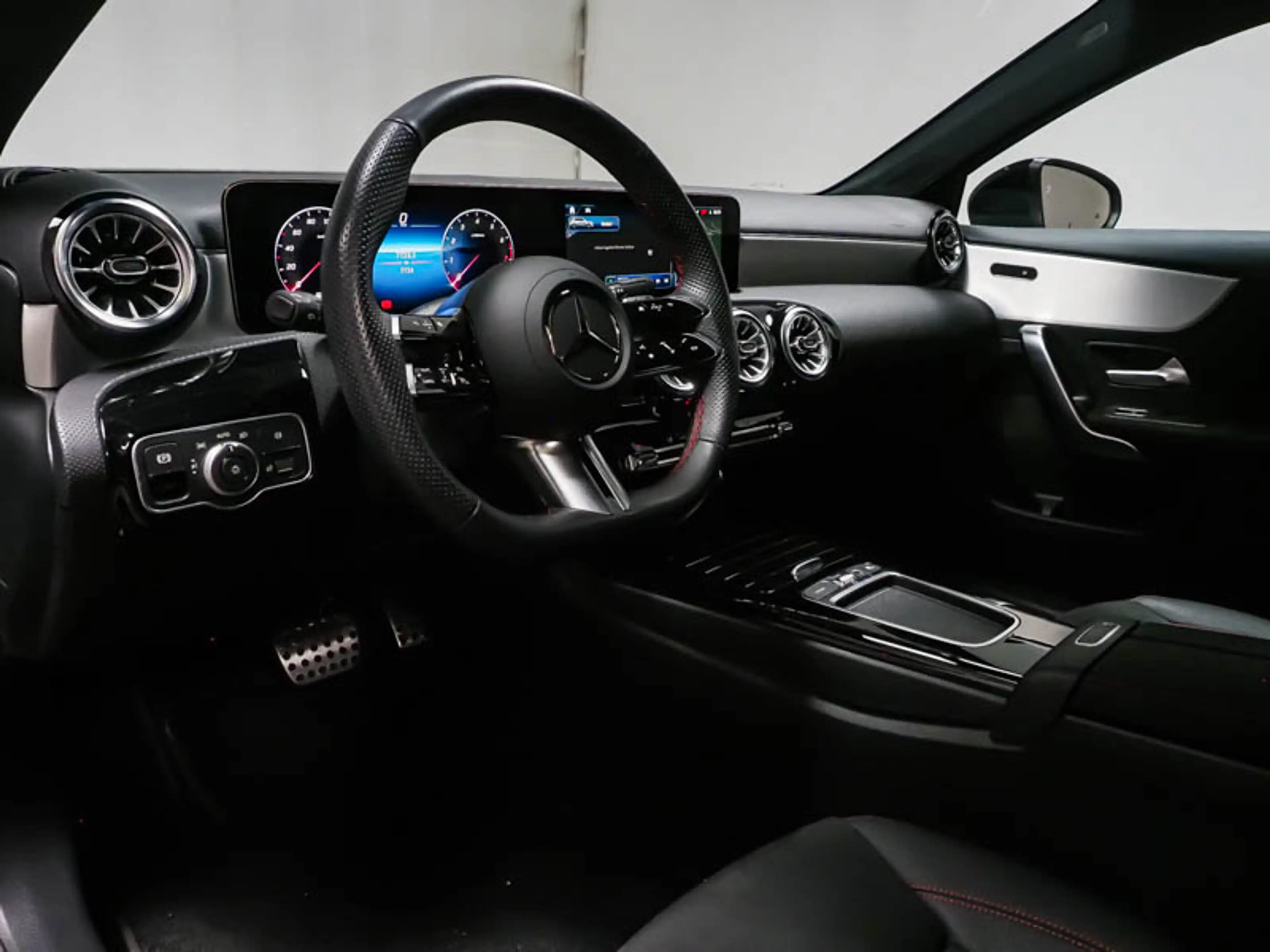 Mercedes-Benz A 180 AMG/Edition/LED/360/Distr/Totw — photo 8