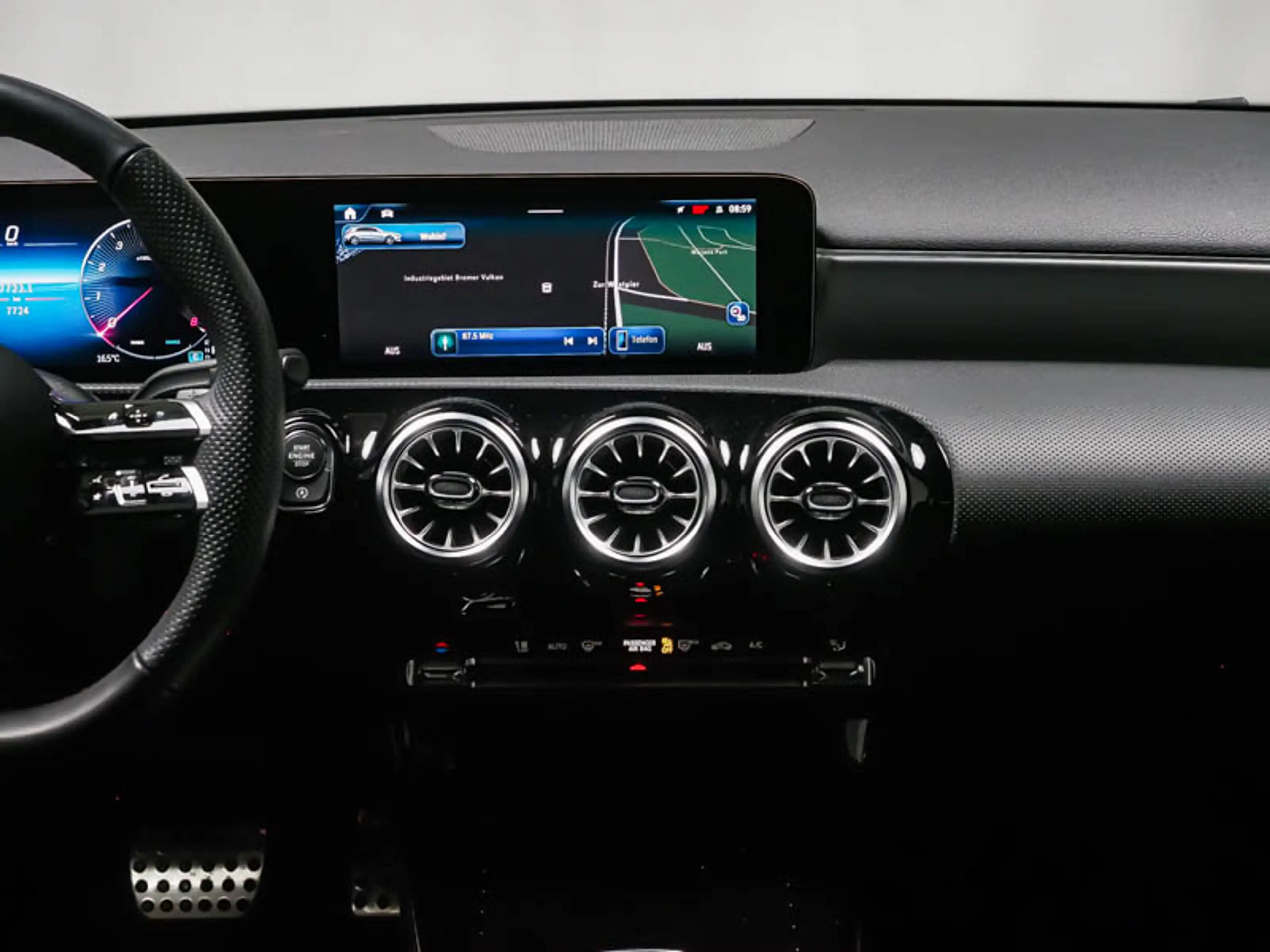 Mercedes-Benz A 180 AMG/Edition/LED/360/Distr/Totw — photo 7