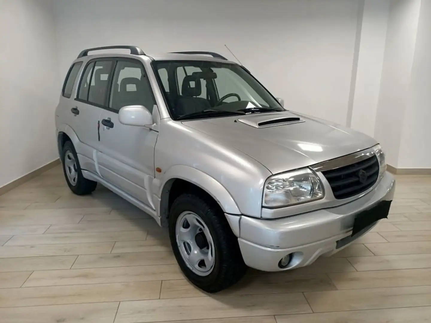 Suzuki Grand Vitara 2.0 TDI S.W. Серебристый - 1