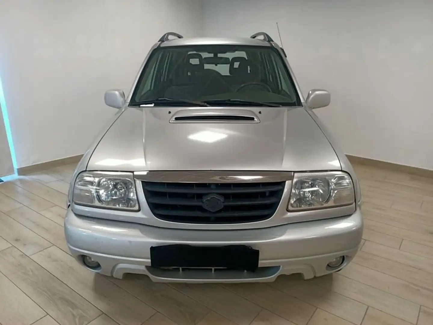 Suzuki Grand Vitara 2.0 TDI S.W. Серебристый - 2