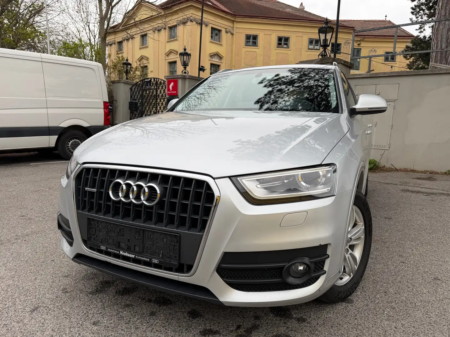 Audi Q3 2.0 TDI quattro Silber - 2