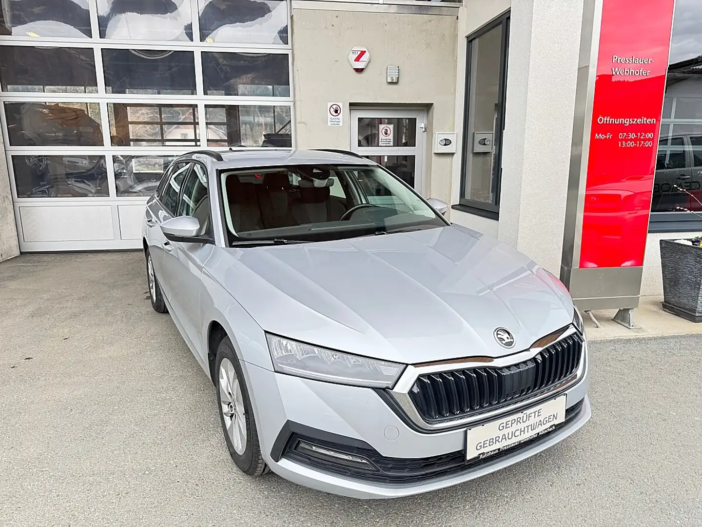 Skoda Octavia Combi 2,0 TDI 4x4 Style DSG Silber - 1