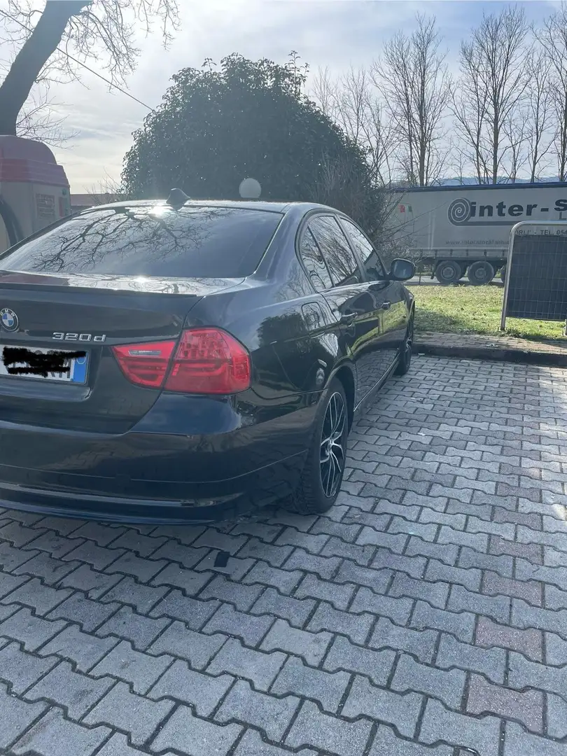 BMW 320 d lci E90 Schwarz - 2