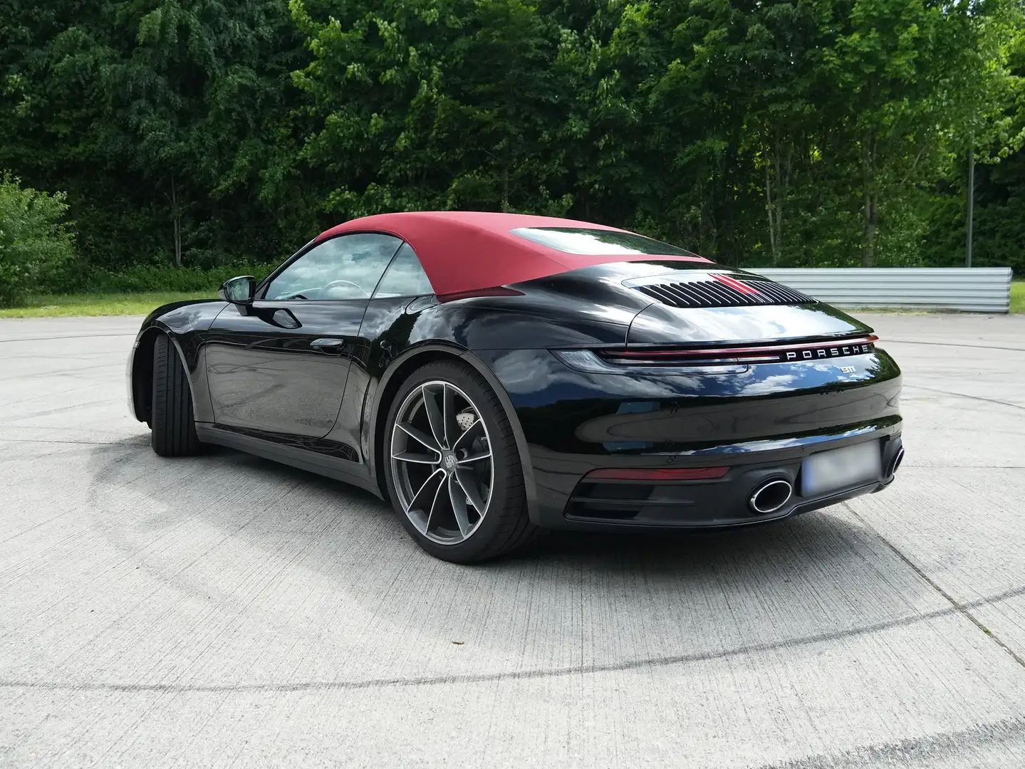 Porsche 992 911 Carrera Cabriolet / Werksgarantie Schwarz - 2
