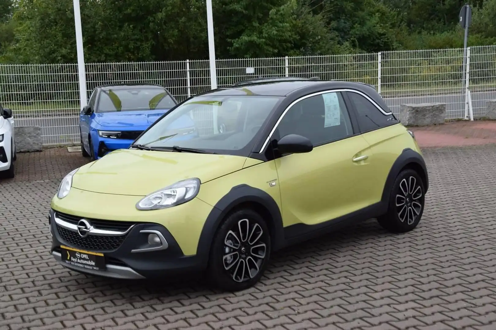 Opel Adam Rocks 1.4, IntelliLink Grün - 2