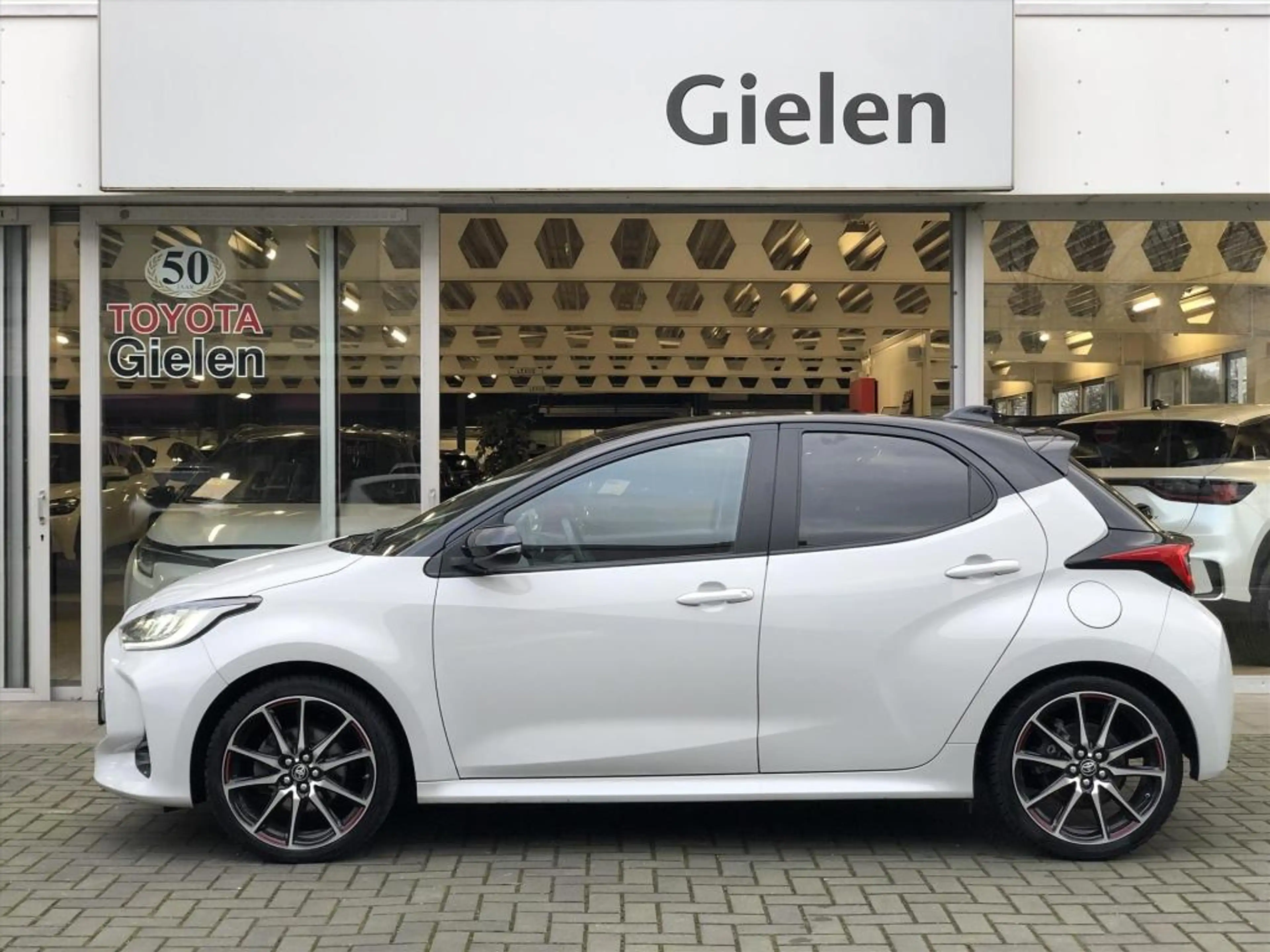 Toyota Yaris 1.5 Hybrid GR Sport | JBL, Dodehoekherkenning, Sto — photo 4