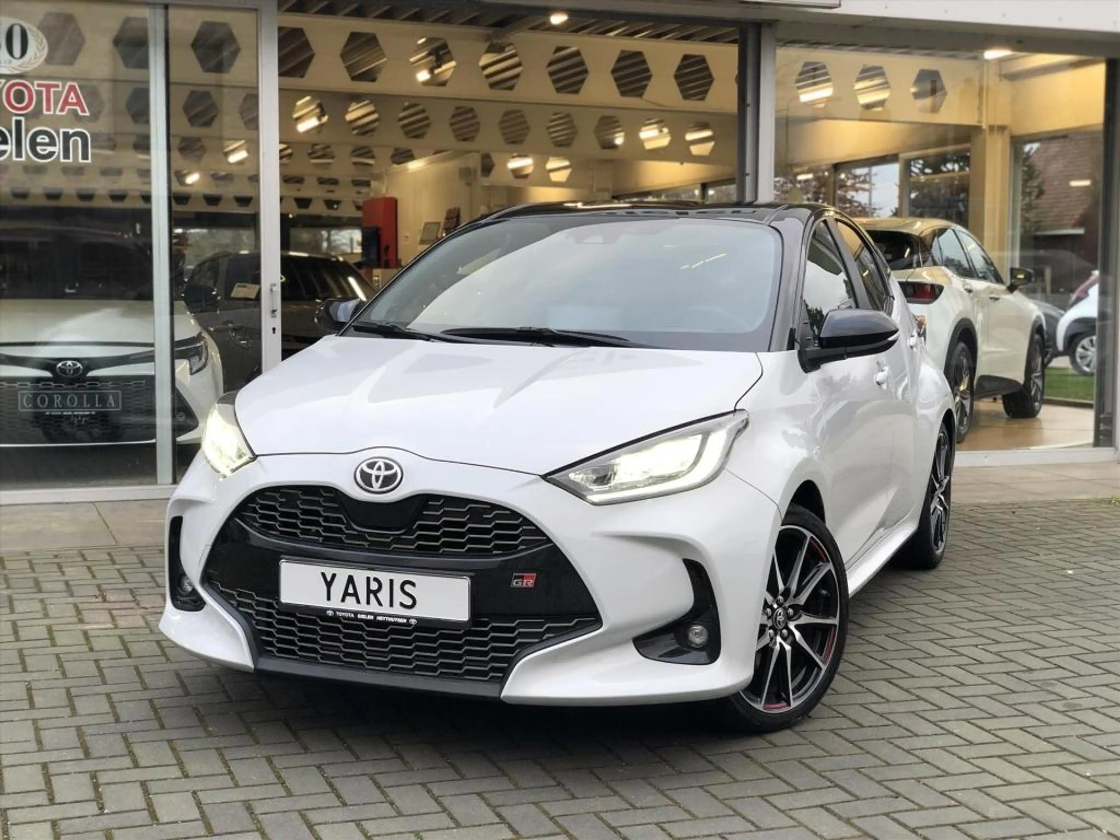Toyota Yaris 1.5 Hybrid GR Sport | JBL, Dodehoekherkenning, Sto — photo 35