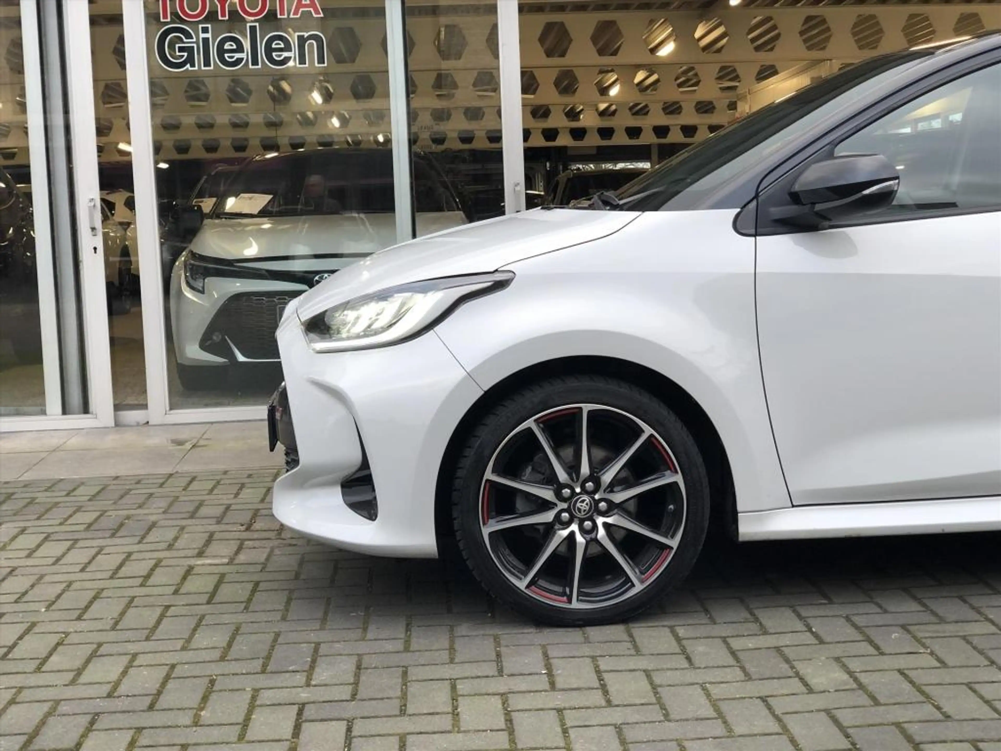 Toyota Yaris 1.5 Hybrid GR Sport | JBL, Dodehoekherkenning, Sto — photo 6