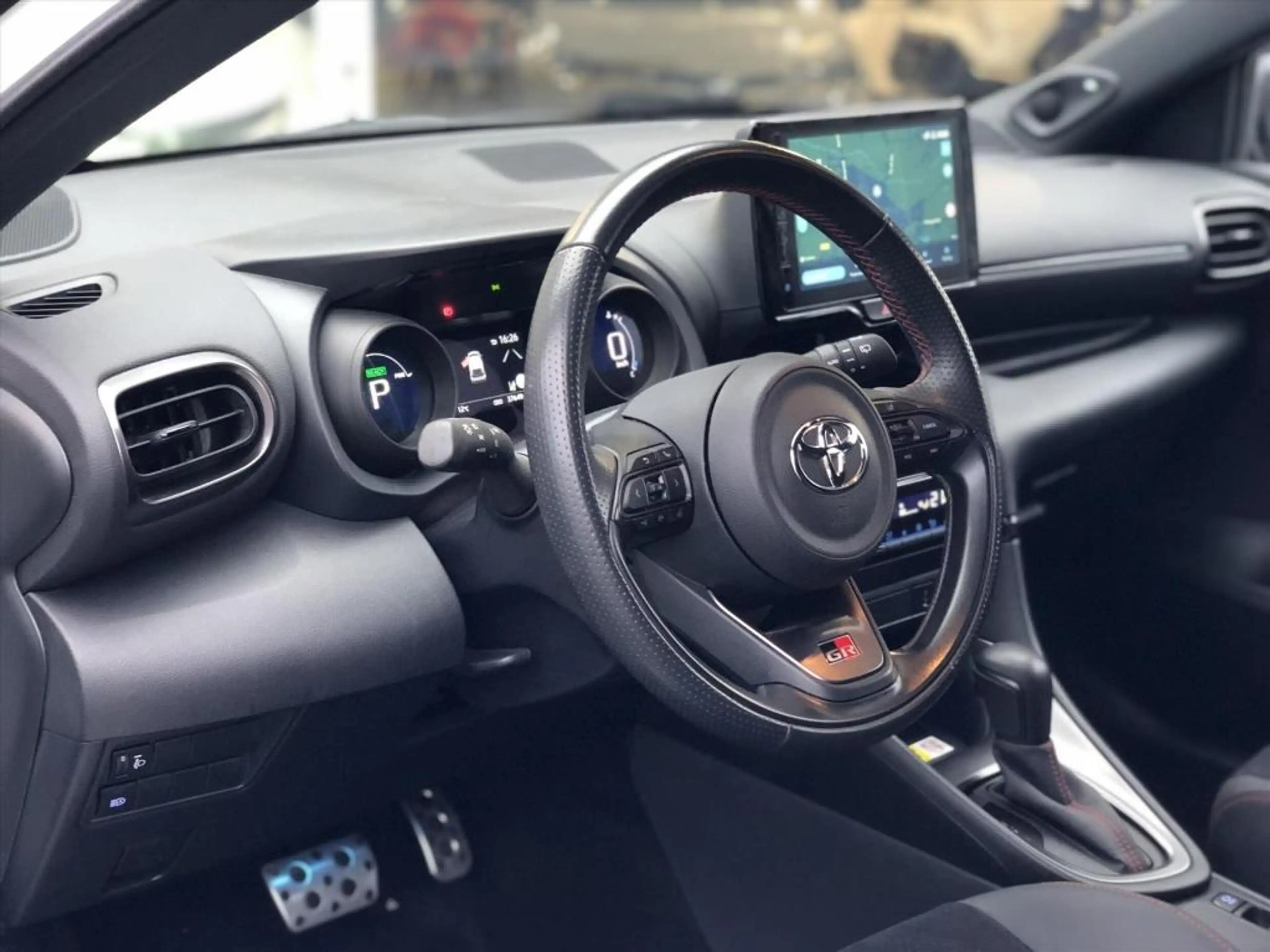 Toyota Yaris 1.5 Hybrid GR Sport | JBL, Dodehoekherkenning, Sto — photo 17