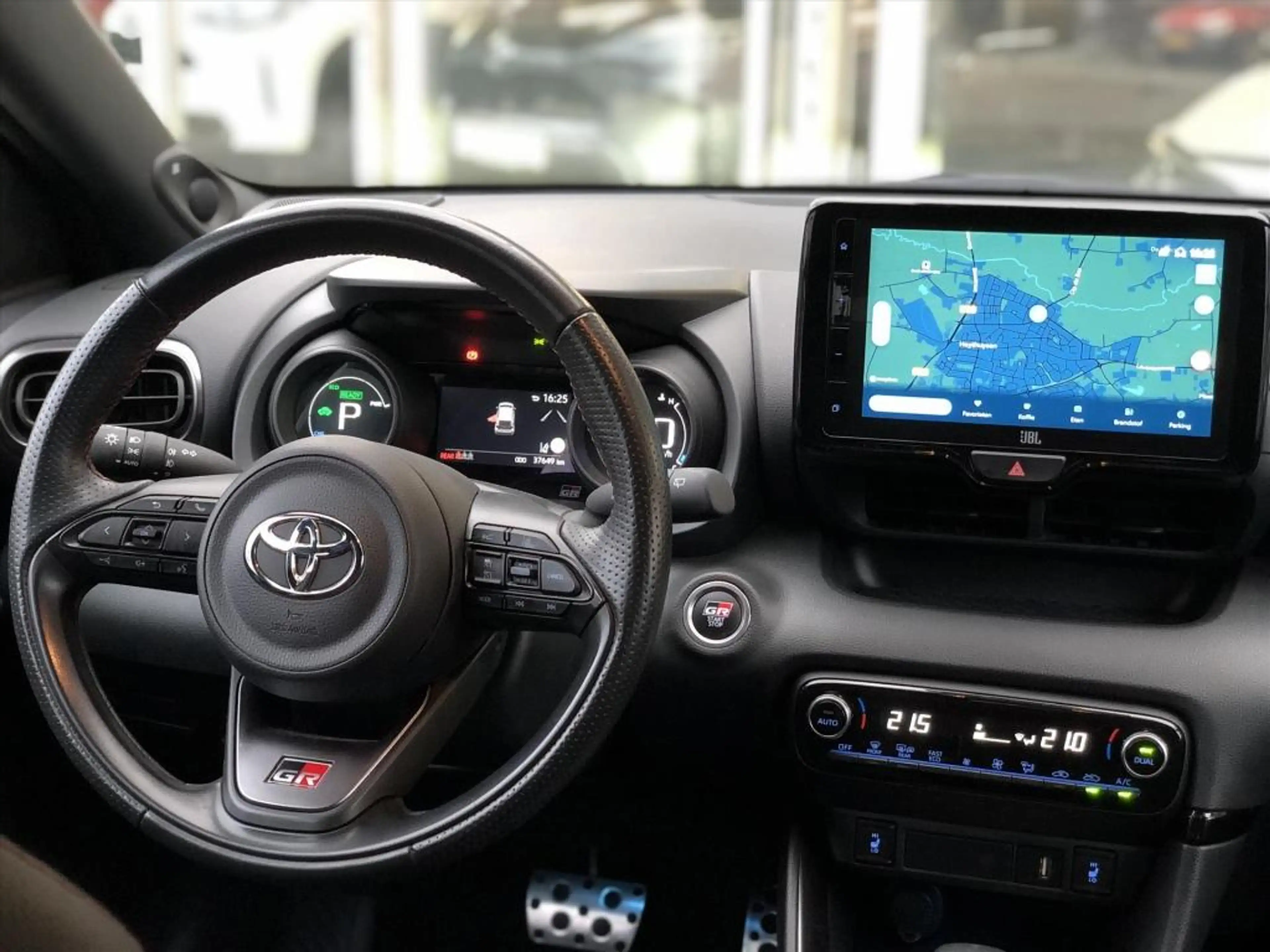 Toyota Yaris 1.5 Hybrid GR Sport | JBL, Dodehoekherkenning, Sto — photo 16