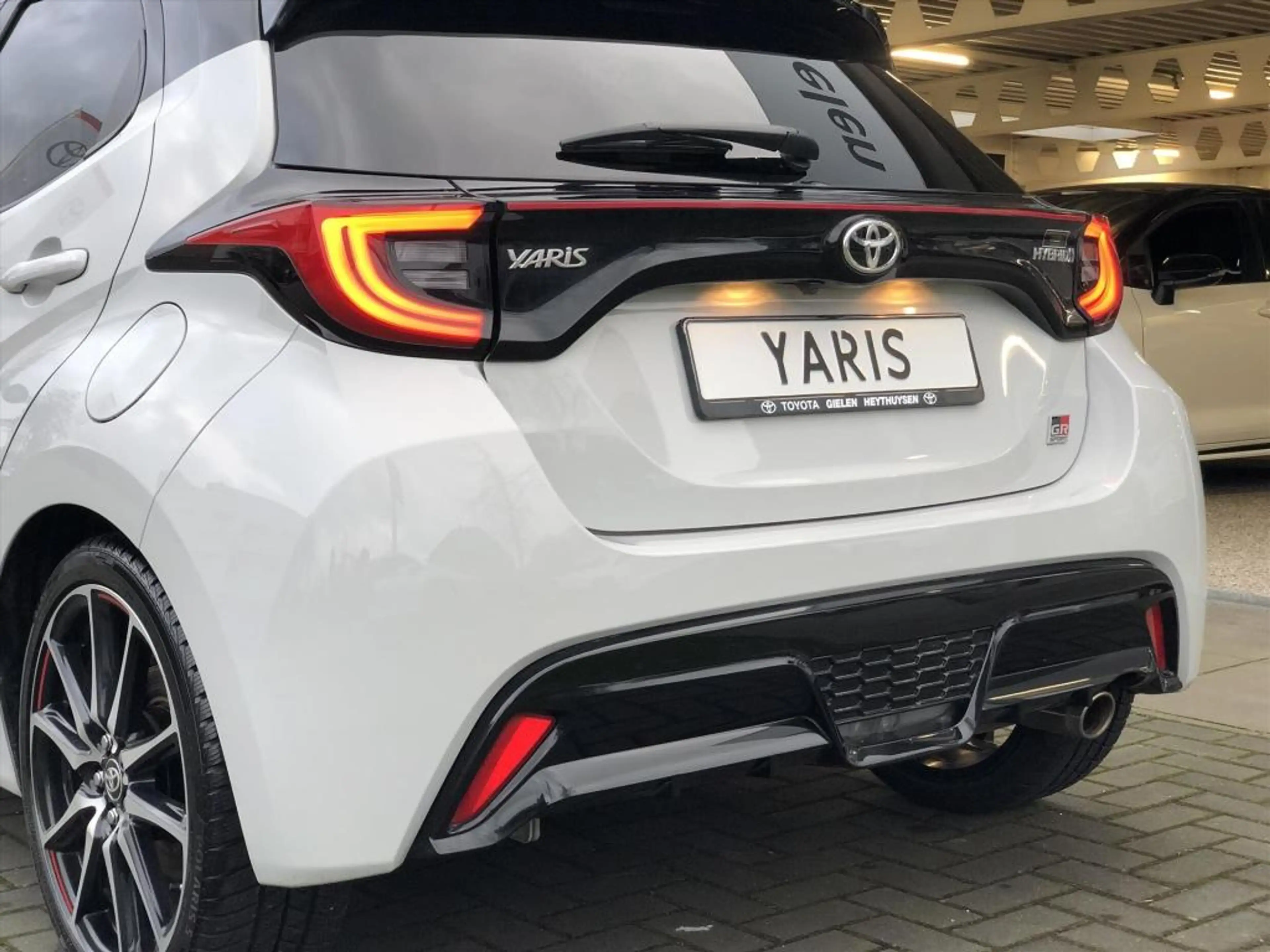 Toyota Yaris 1.5 Hybrid GR Sport | JBL, Dodehoekherkenning, Sto — photo 9