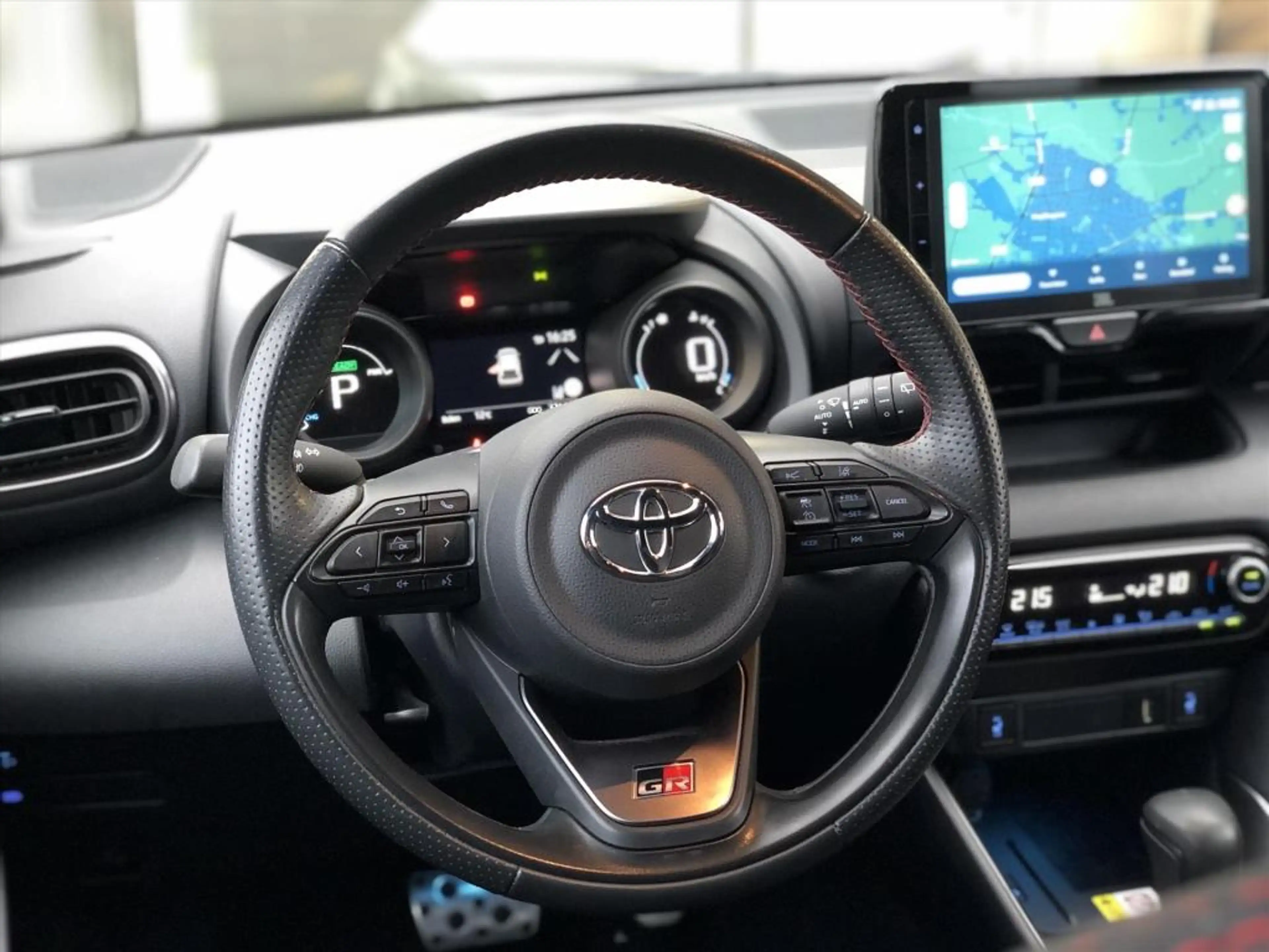 Toyota Yaris 1.5 Hybrid GR Sport | JBL, Dodehoekherkenning, Sto — photo 13
