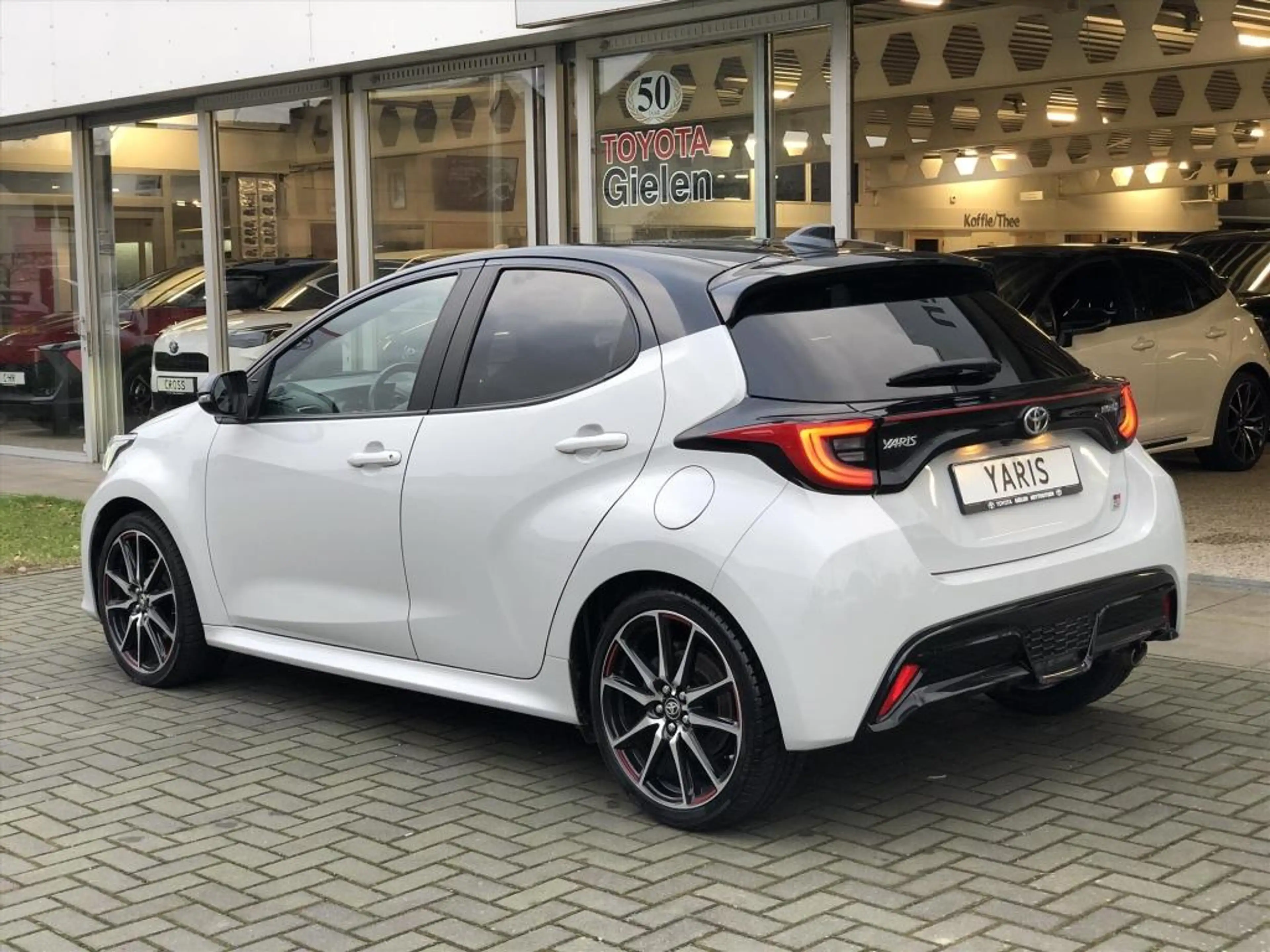 Toyota Yaris 1.5 Hybrid GR Sport | JBL, Dodehoekherkenning, Sto — photo 7