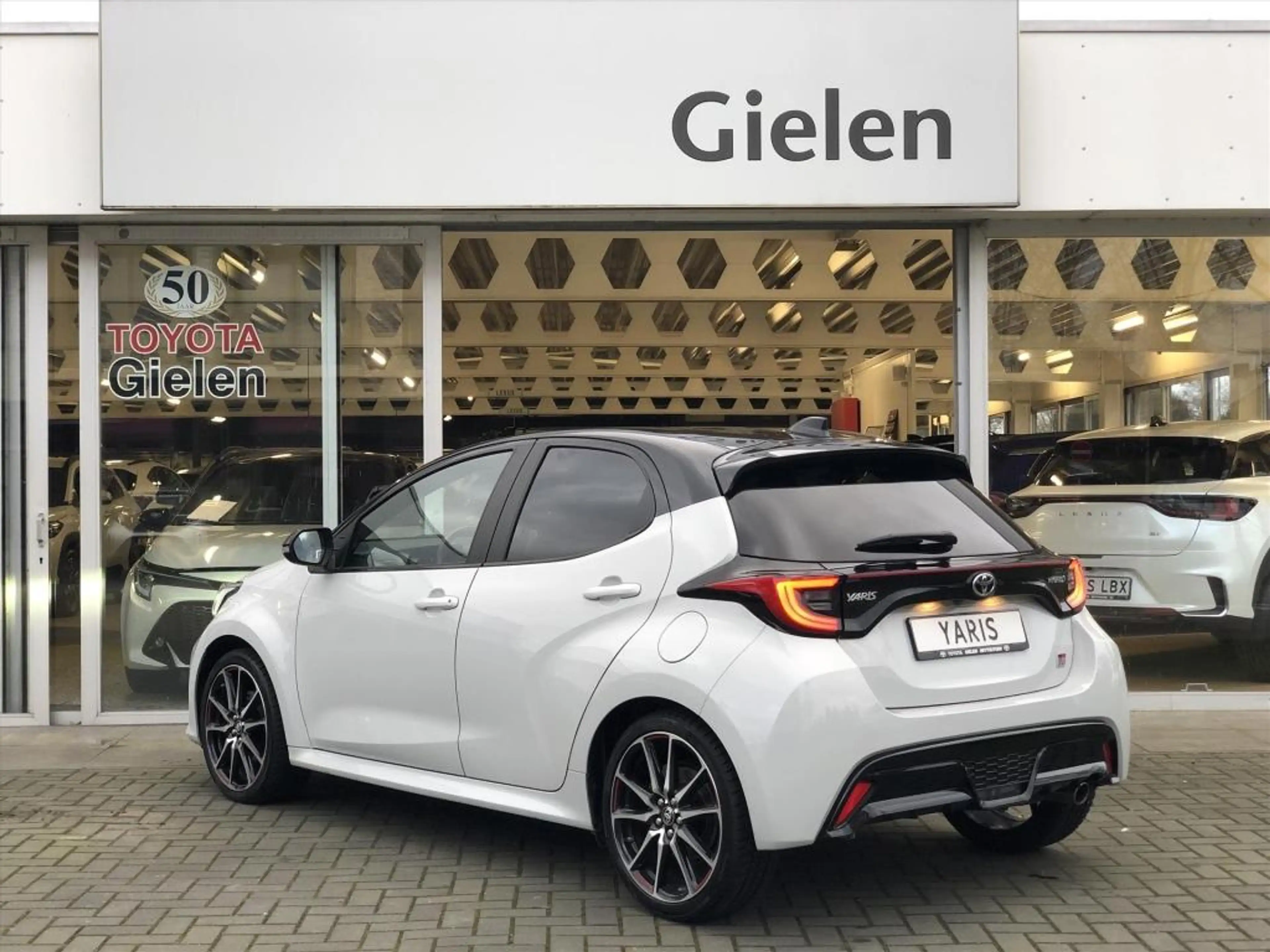 Toyota Yaris 1.5 Hybrid GR Sport | JBL, Dodehoekherkenning, Sto — photo 36