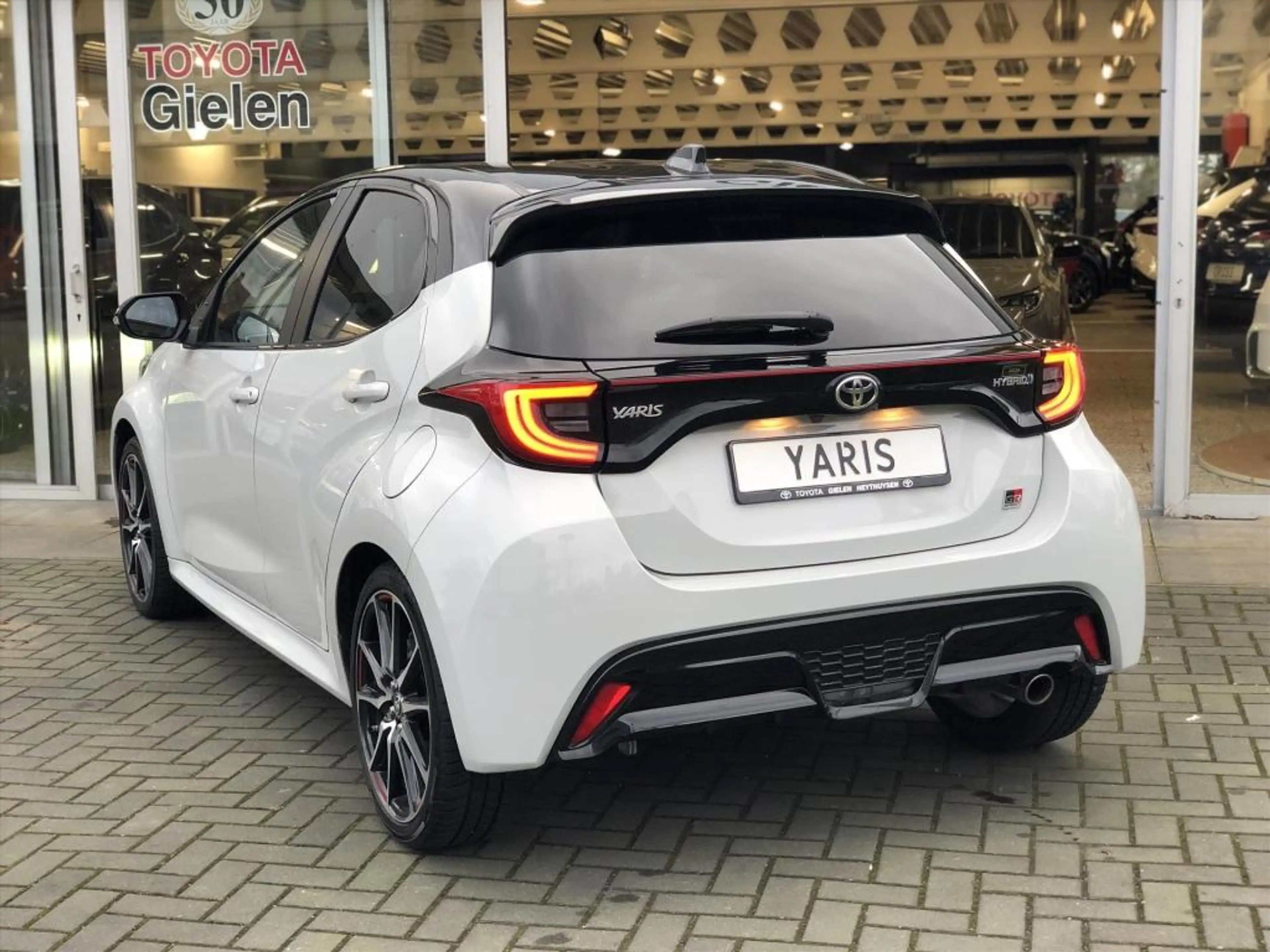 Toyota Yaris 1.5 Hybrid GR Sport | JBL, Dodehoekherkenning, Sto — photo 12