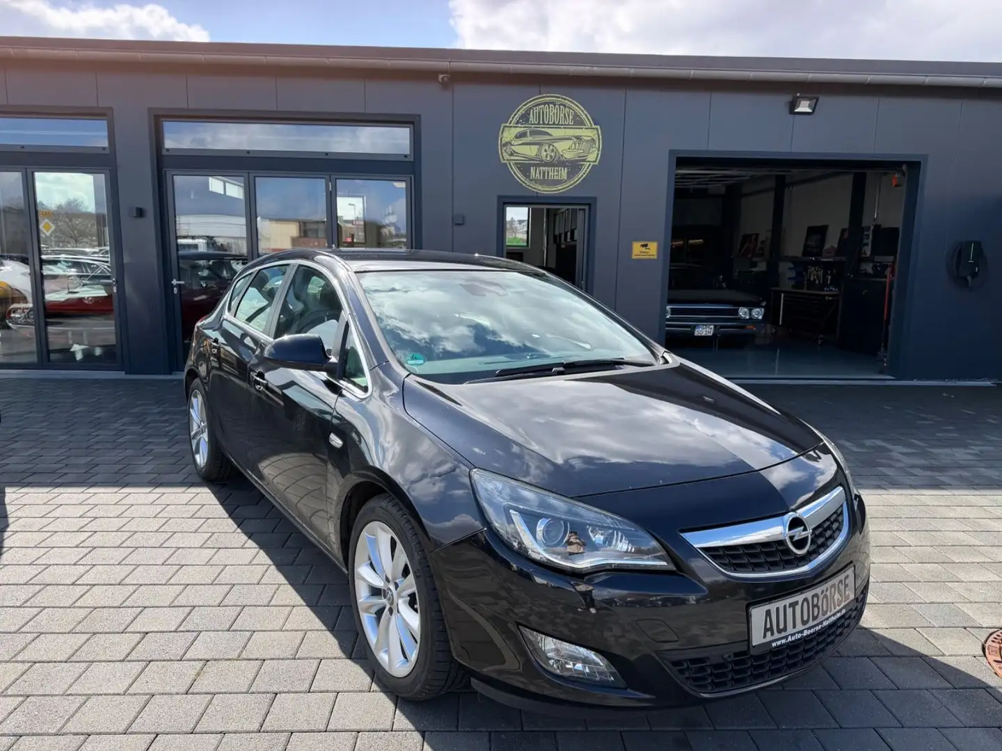 Opel Astra J Lim. 5-trg. Sport*TOP AUSSTATTUNG* Schwarz - 1