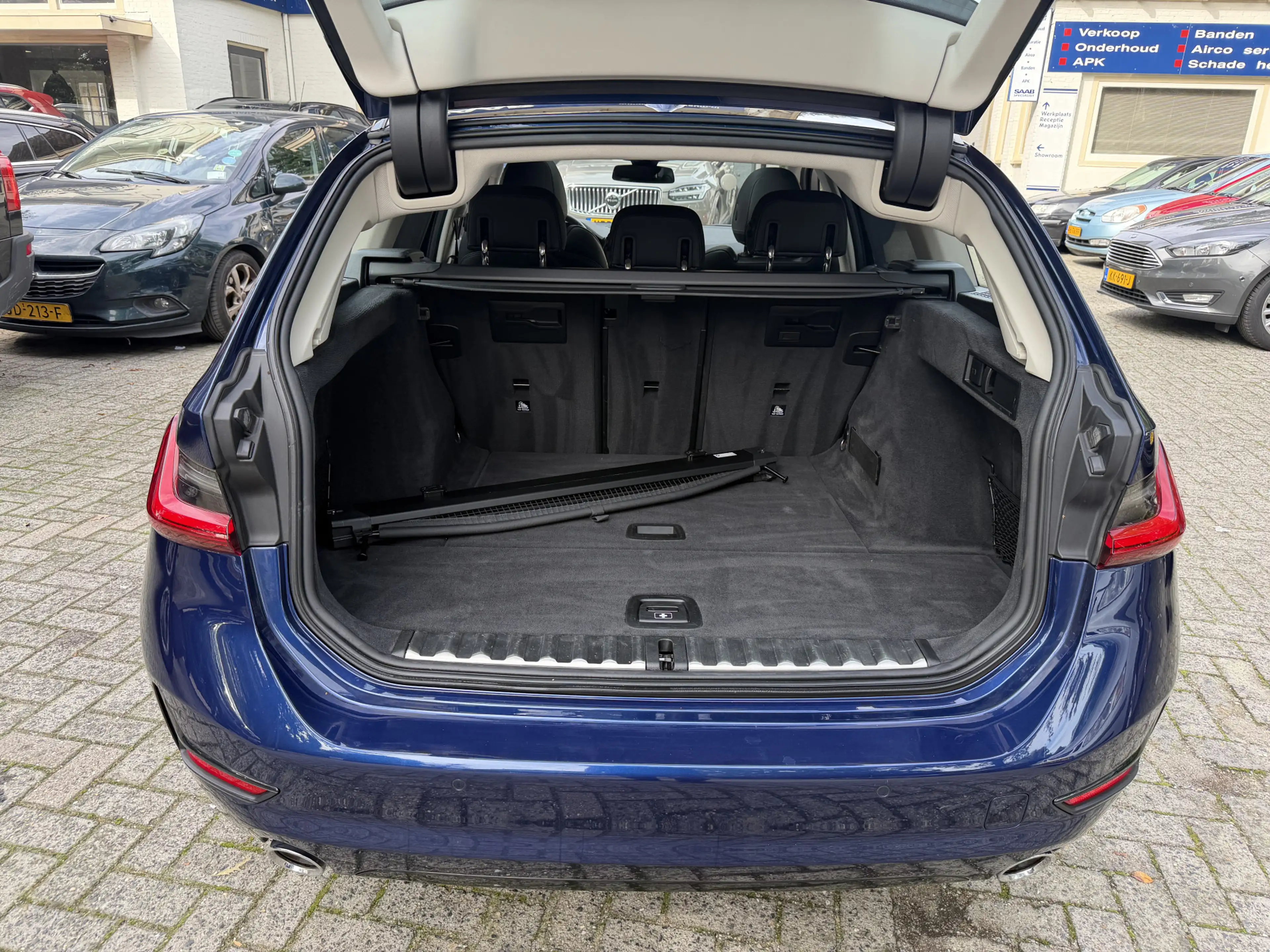 BMW 330 3-serie Touring 330i xDrive High Executive Panoram — photo 17