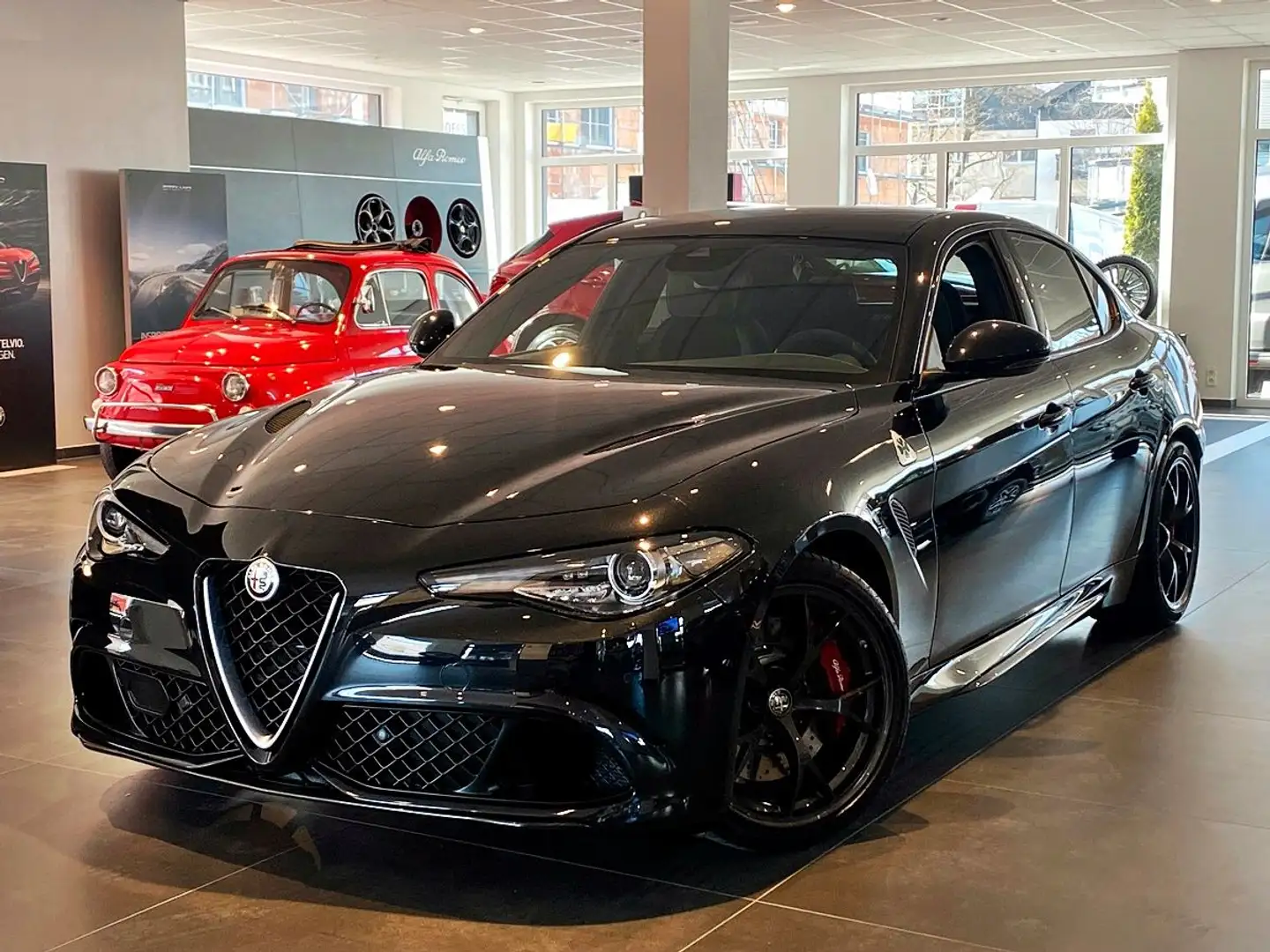 Alfa Romeo Giulia Quadrifoglio 2.9 V6 Bi-Turbo AT8 Schwarz - 1