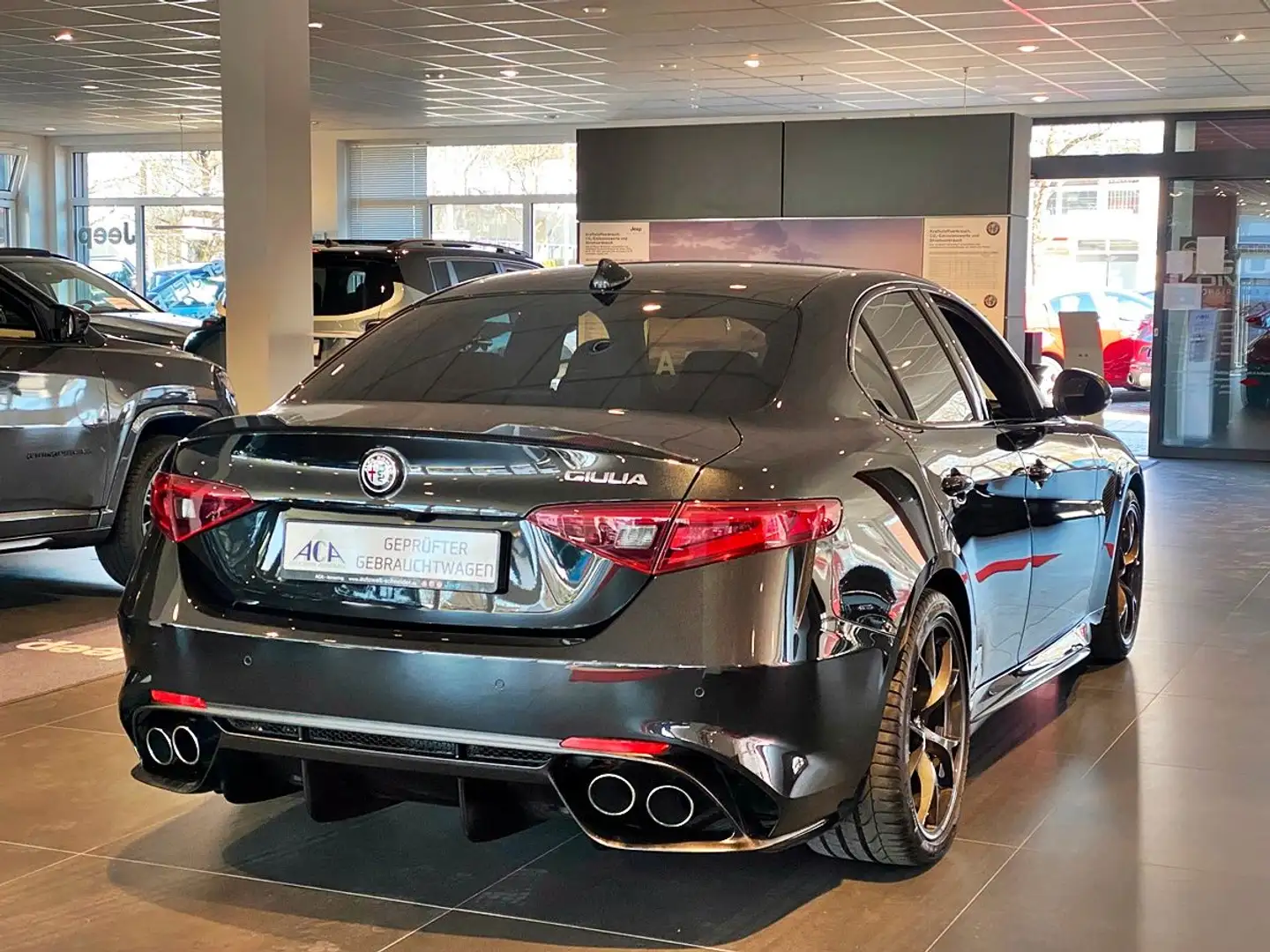 Alfa Romeo Giulia Quadrifoglio 2.9 V6 Bi-Turbo AT8 Schwarz - 2