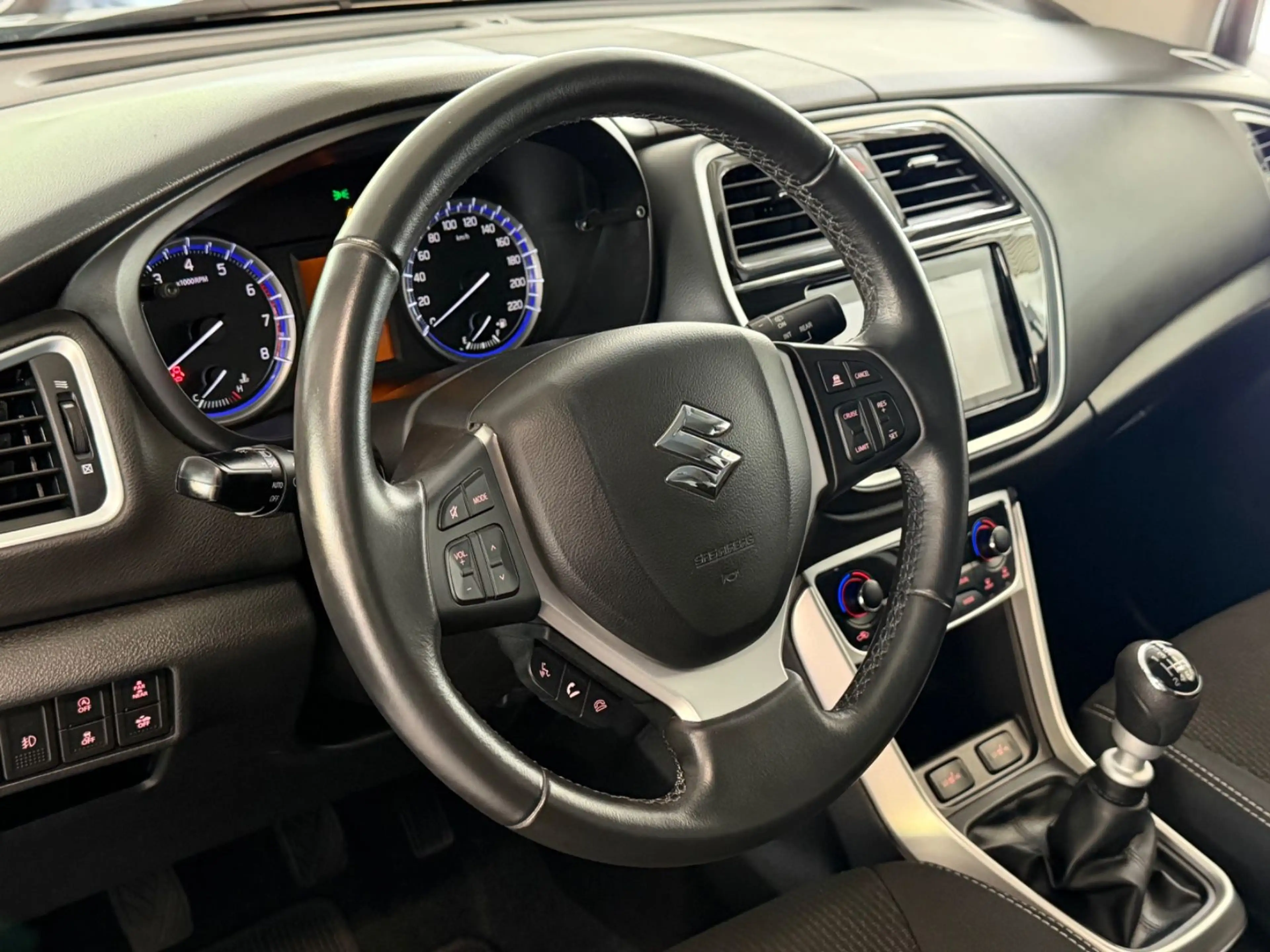 Suzuki SX4 S-Cross — photo 10