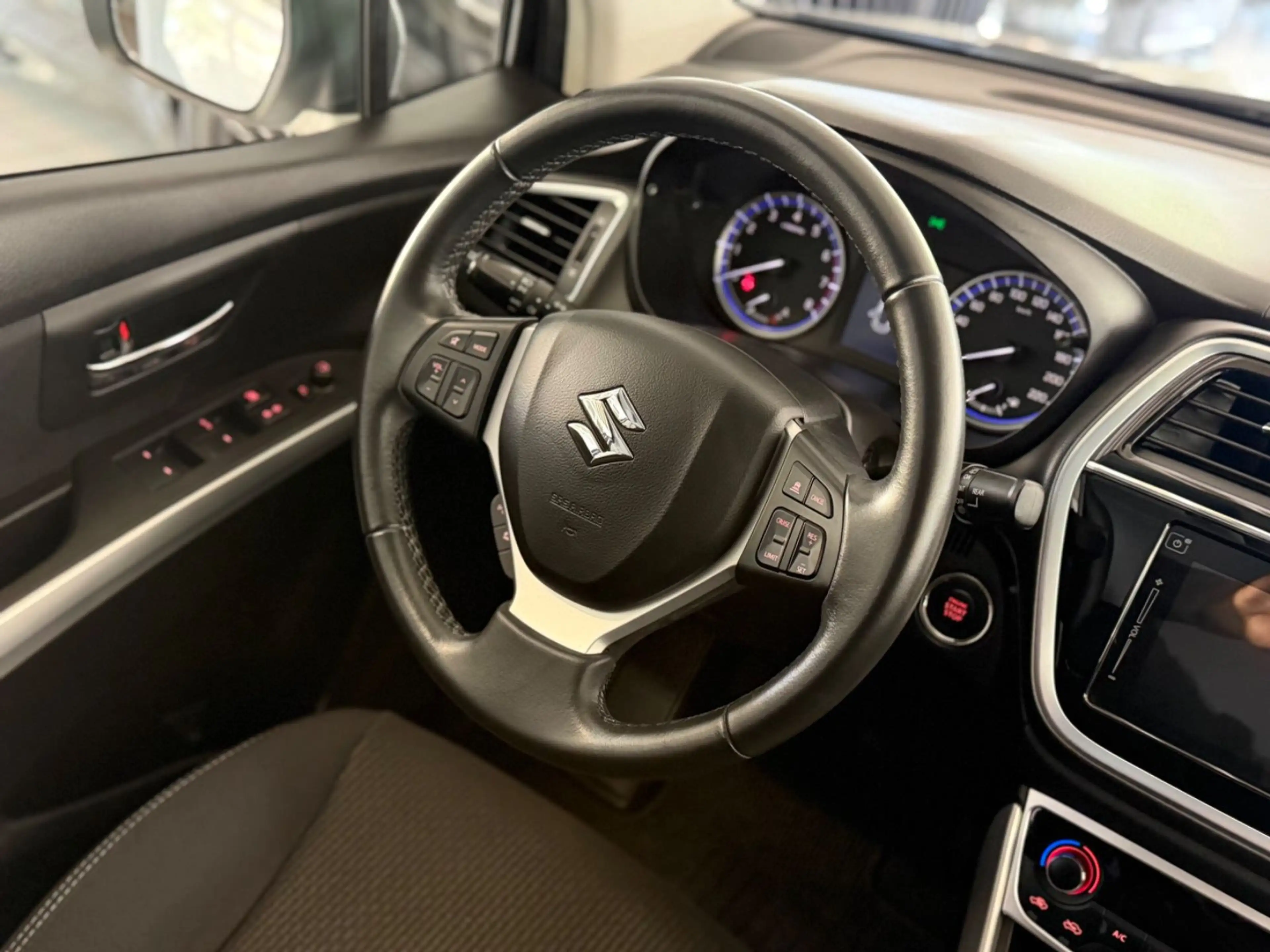 Suzuki SX4 S-Cross — photo 11