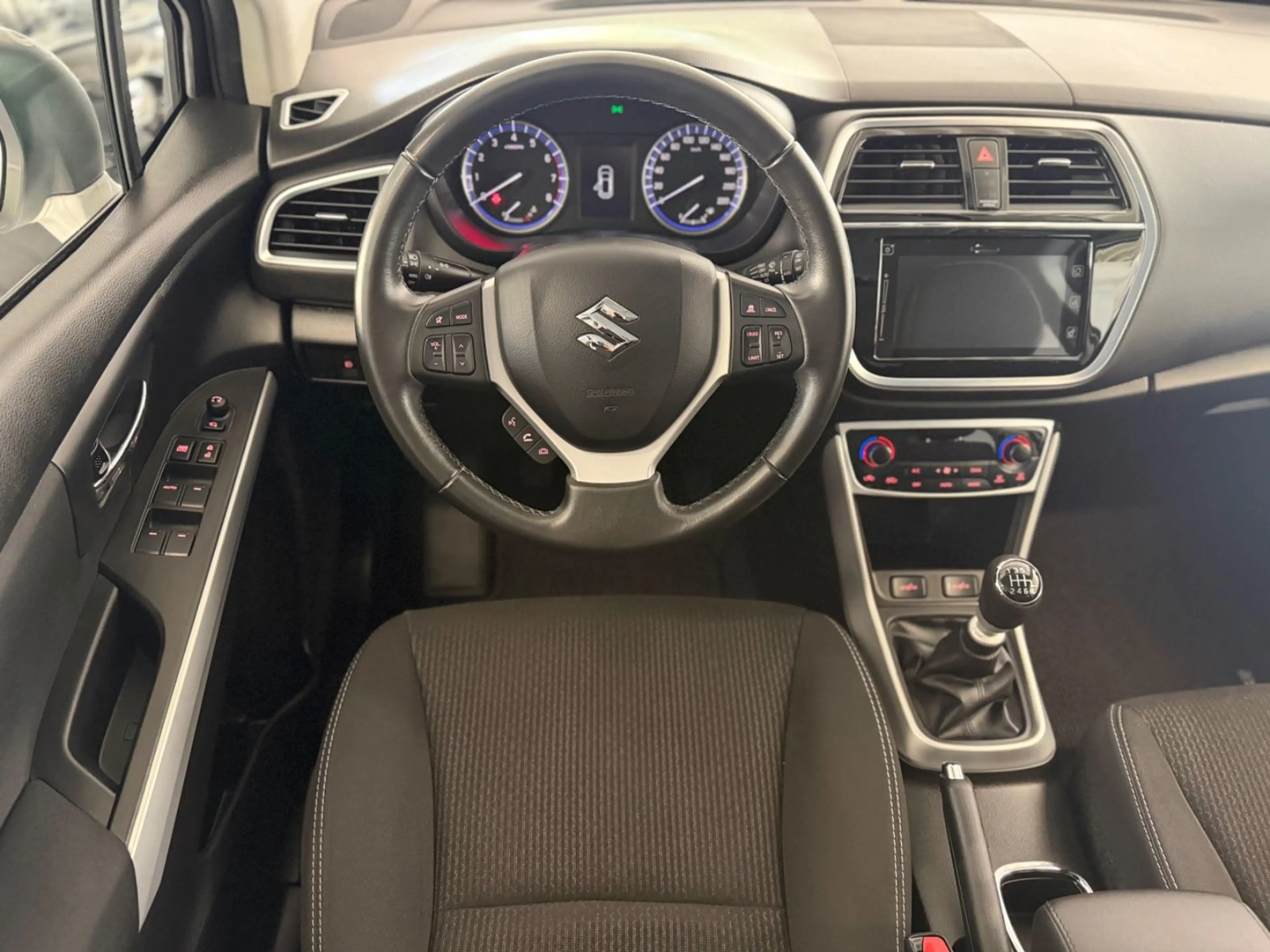 Suzuki SX4 S-Cross — photo 14