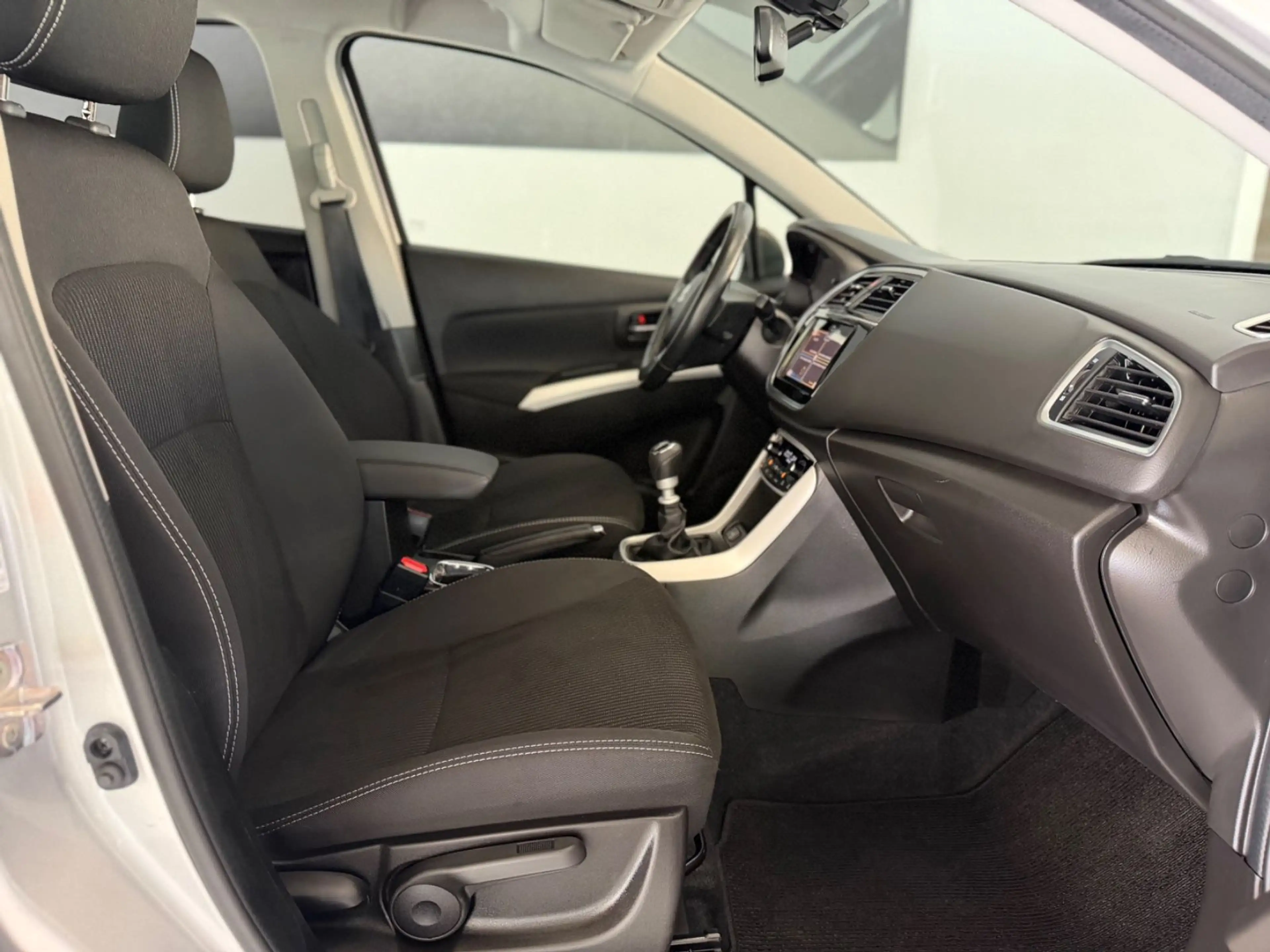 Suzuki SX4 S-Cross — photo 24