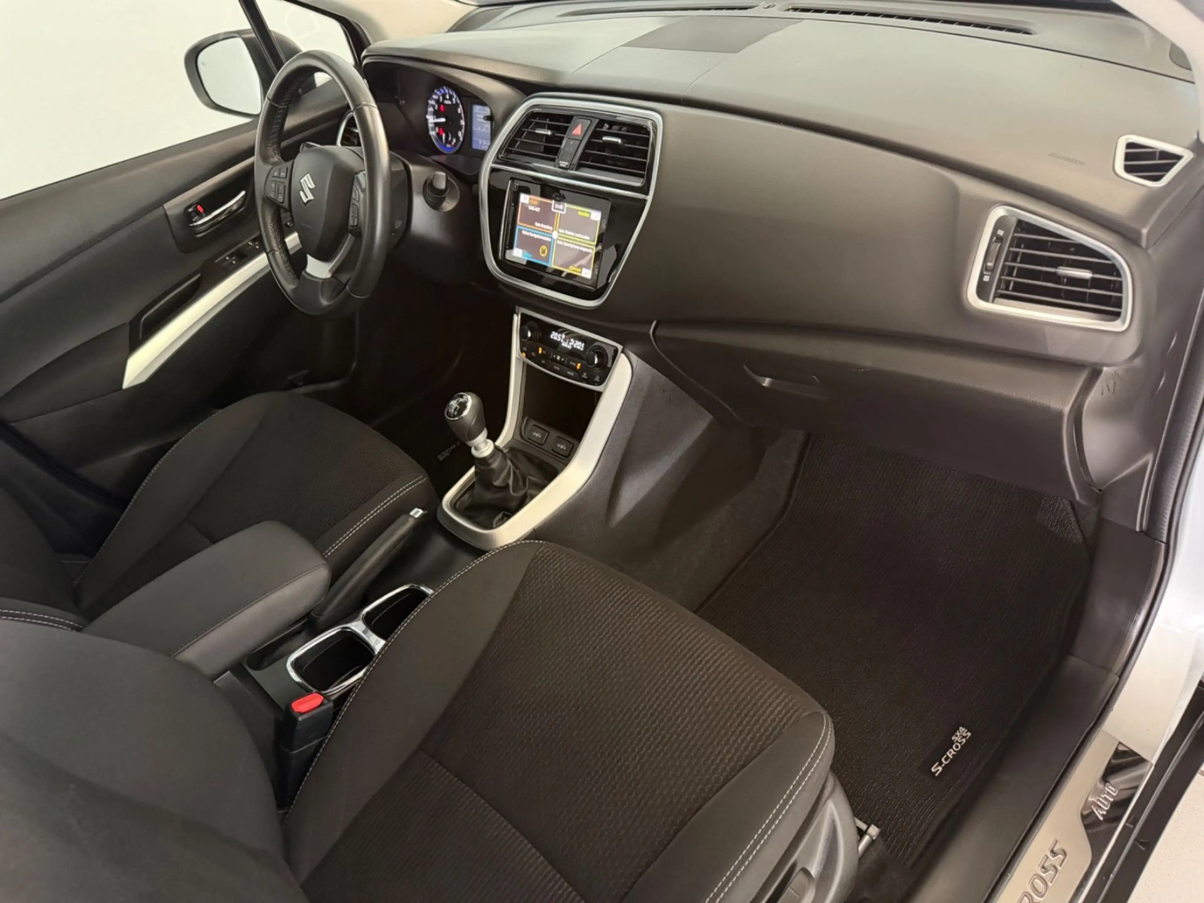 Suzuki SX4 S-Cross — photo 13