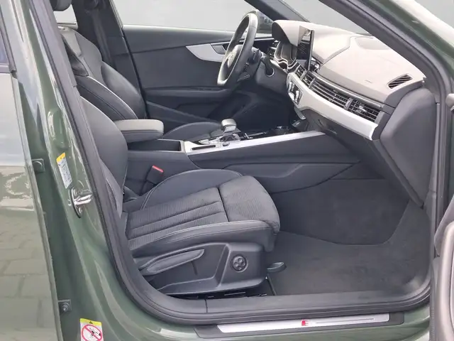Audi A4 view 4