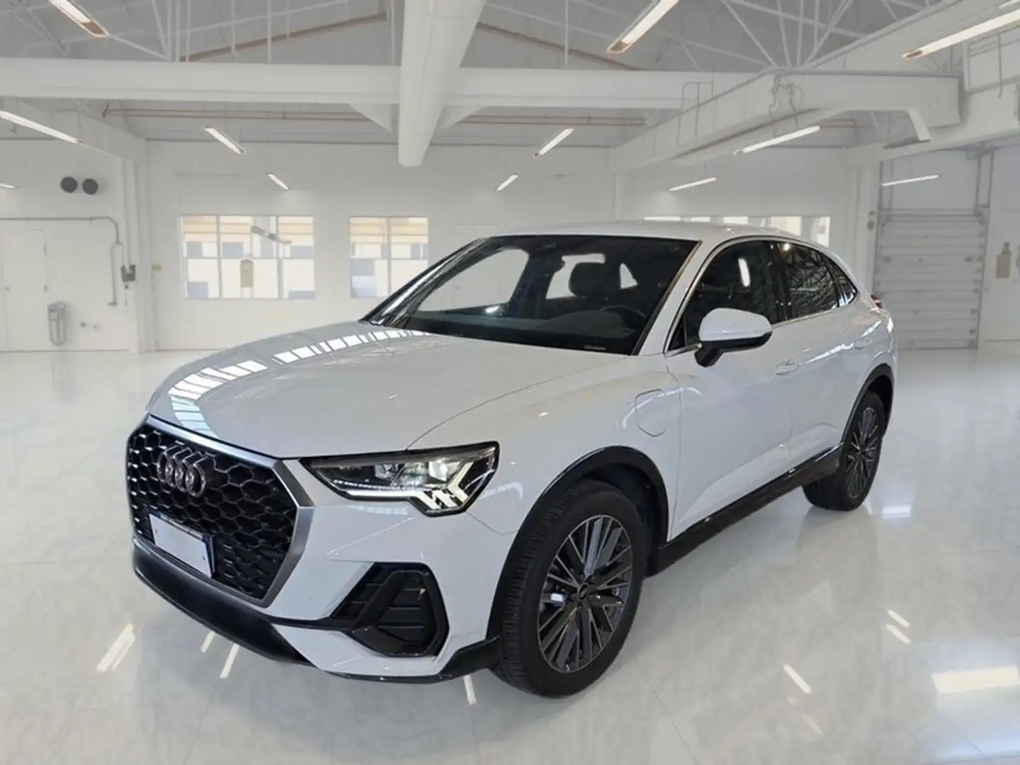 Audi Q3 SPORTBACK 45 TFSI e S tronic Business Plus - 1