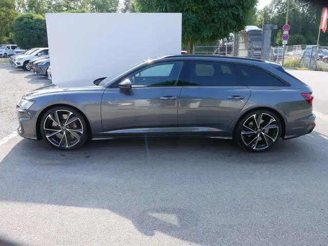 Audi S6 Avant view 4