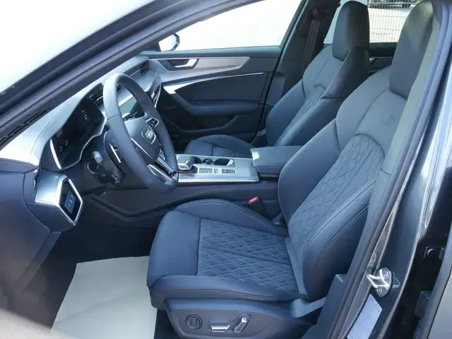 Audi S6 Avant view 8