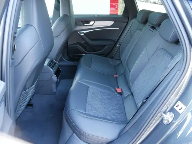 Audi S6 Avant view 7