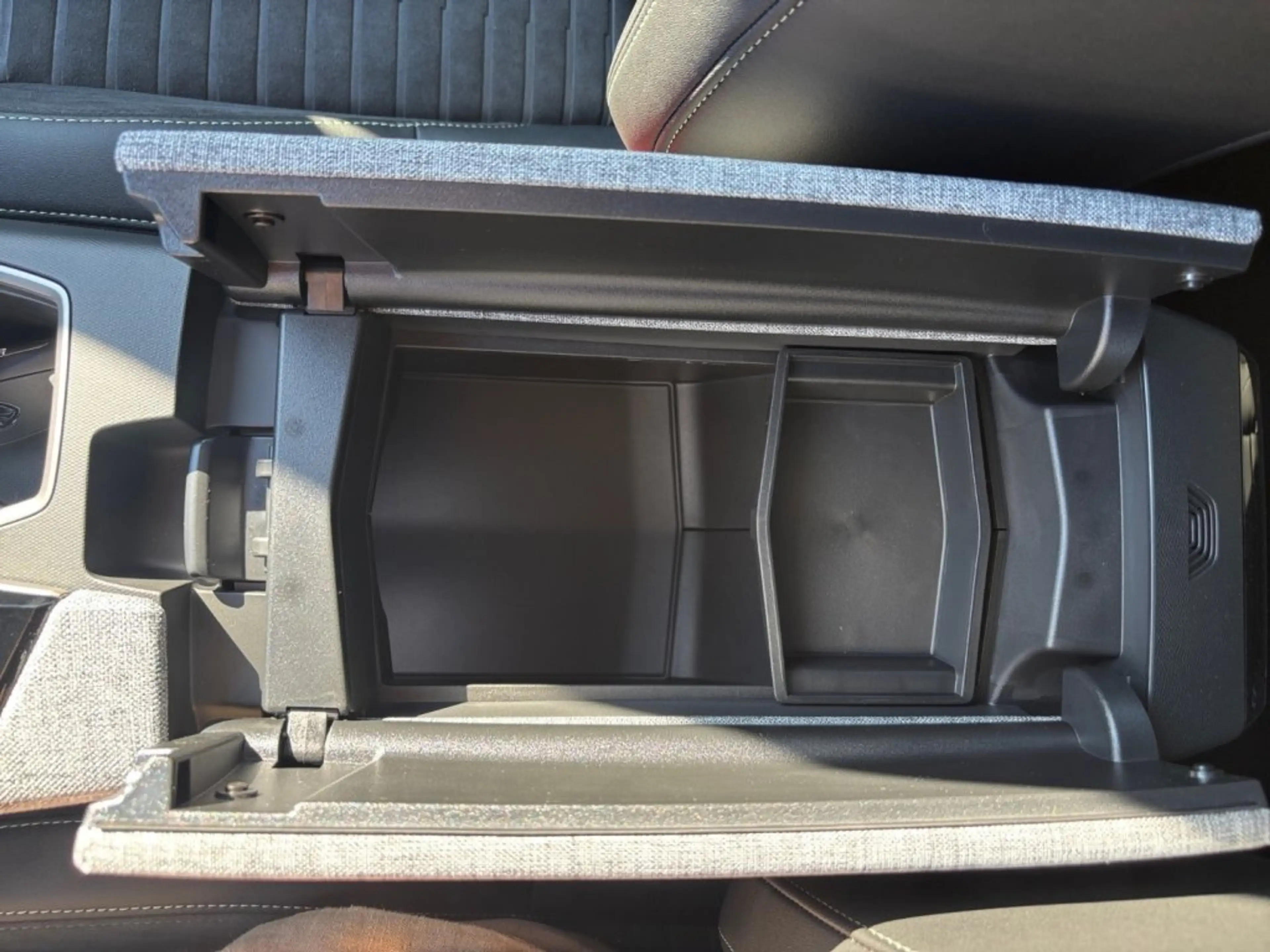 Peugeot 3008 GT Hybrid 145 e-DCS6 — photo 14