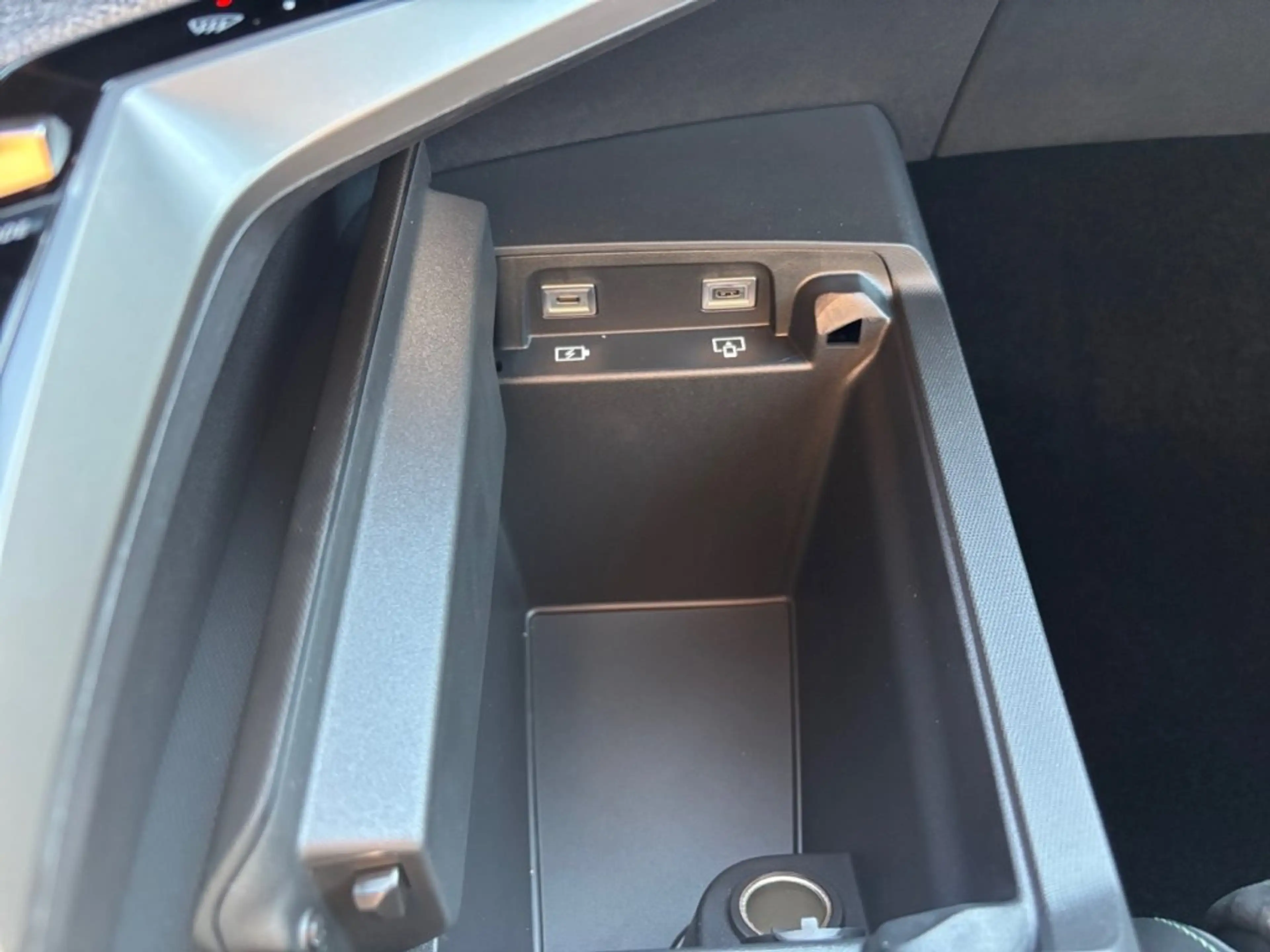 Peugeot 3008 GT Hybrid 145 e-DCS6 — photo 13