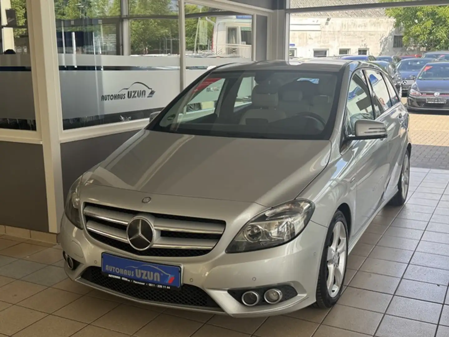 Mercedes-Benz B 200 CDI Sportpaket T-Leder Navi PDC Facelift Silber - 1