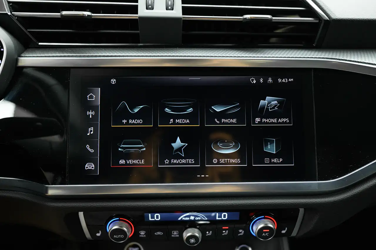 Audi Q3 снимка Audi Q3