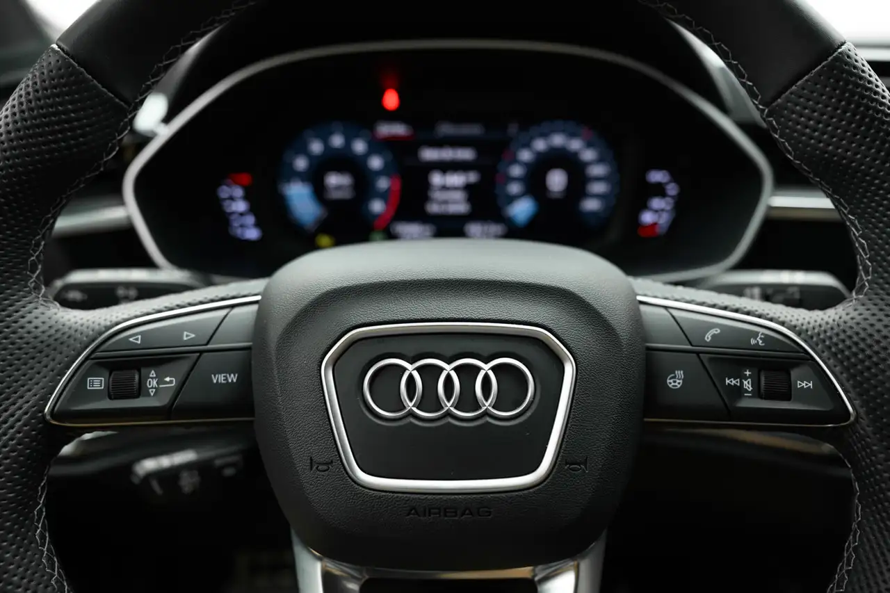 Audi Q3 снимка Audi Q3