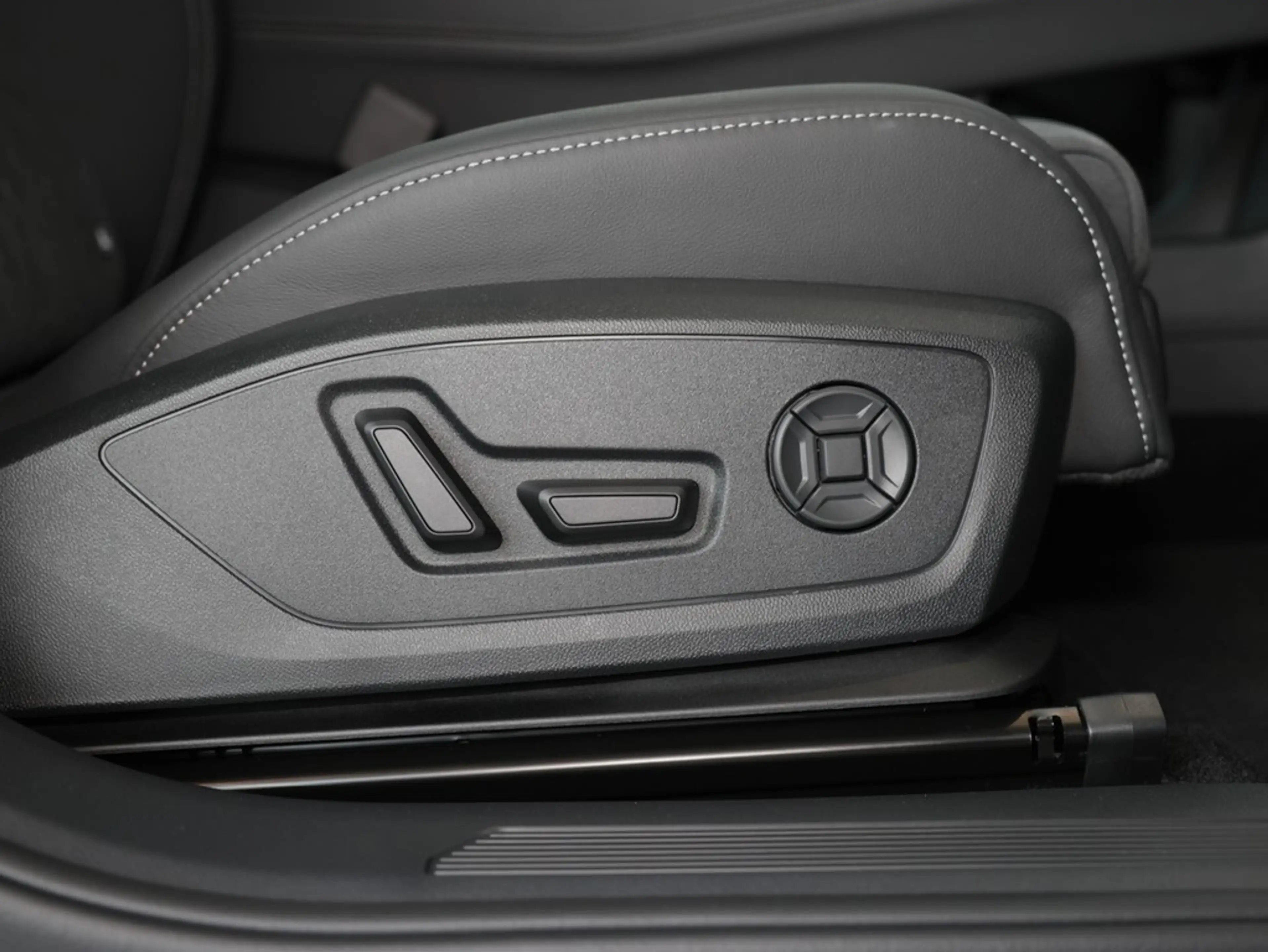 Audi e-tron quattro 220 kW — photo 8