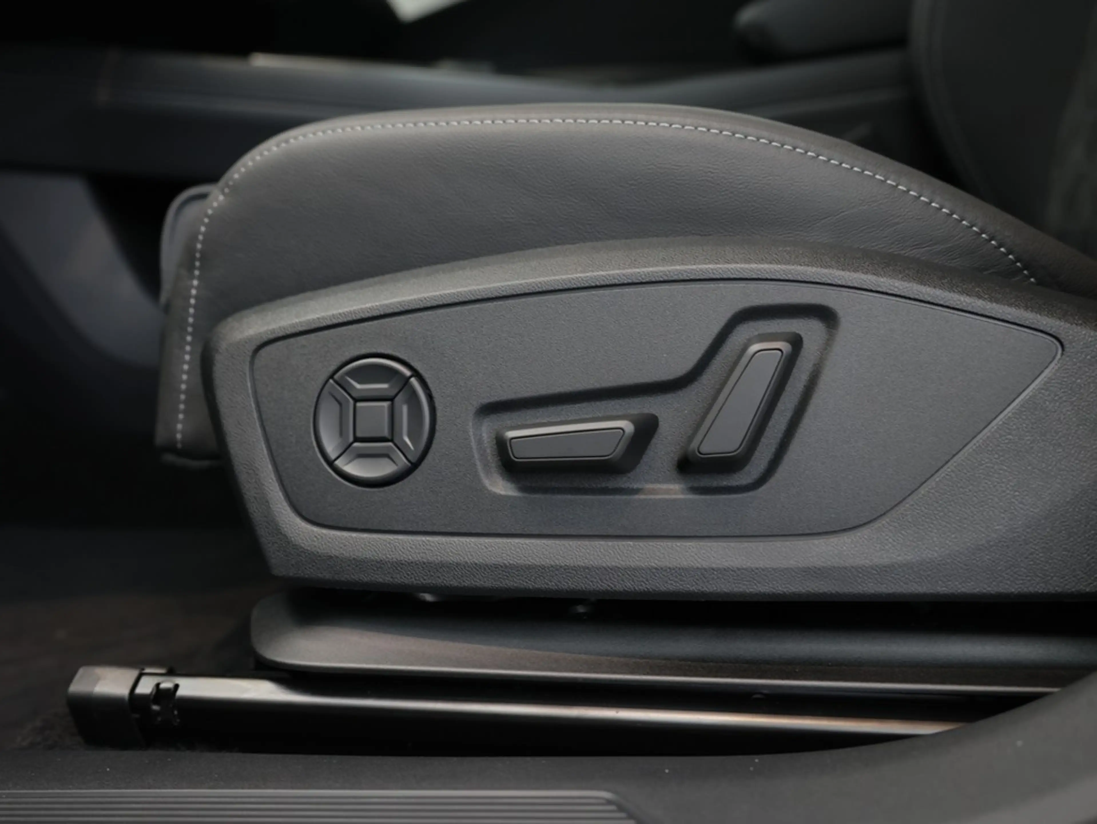 Audi e-tron quattro 220 kW — photo 6