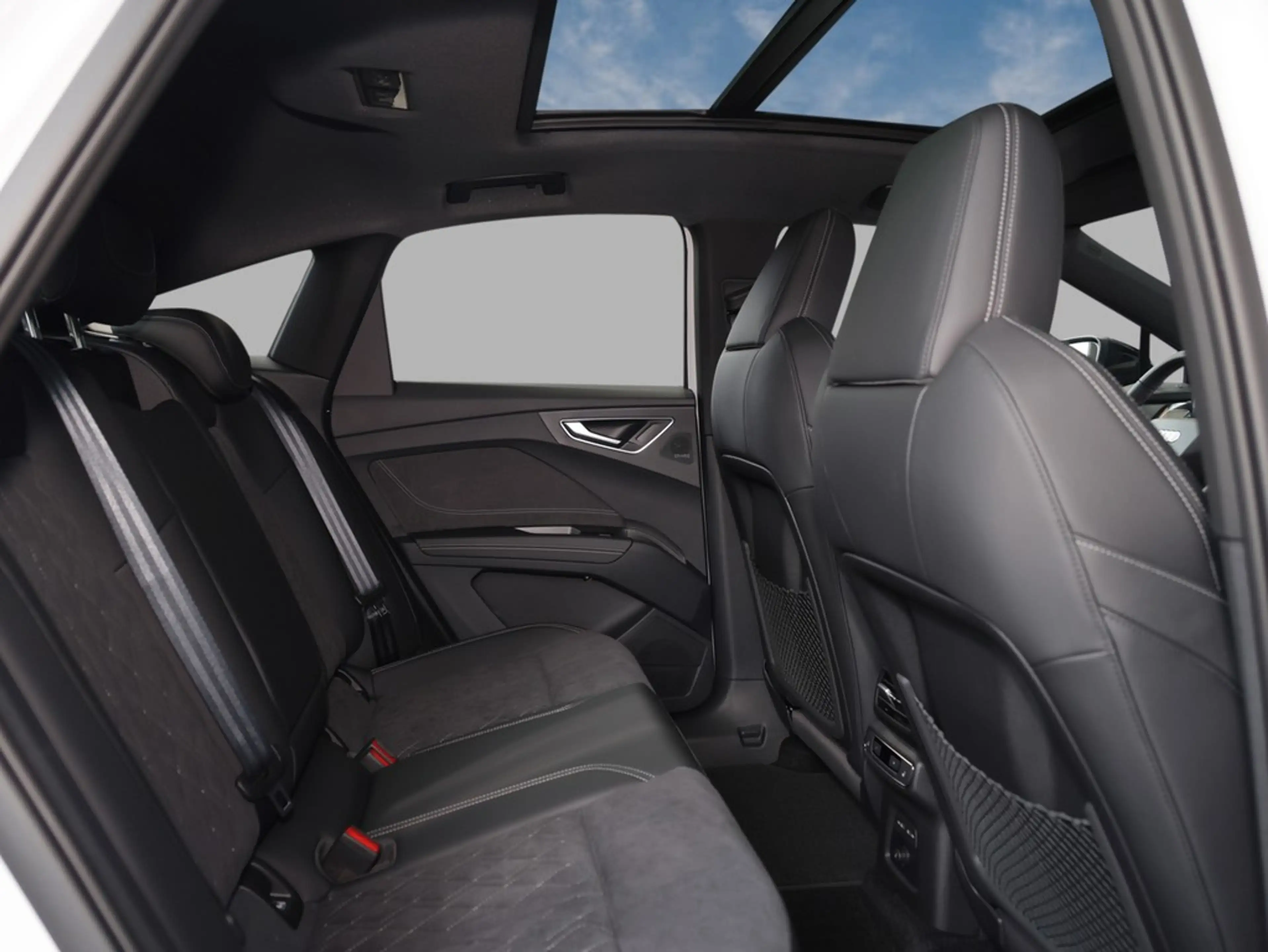 Audi e-tron quattro 220 kW — photo 11