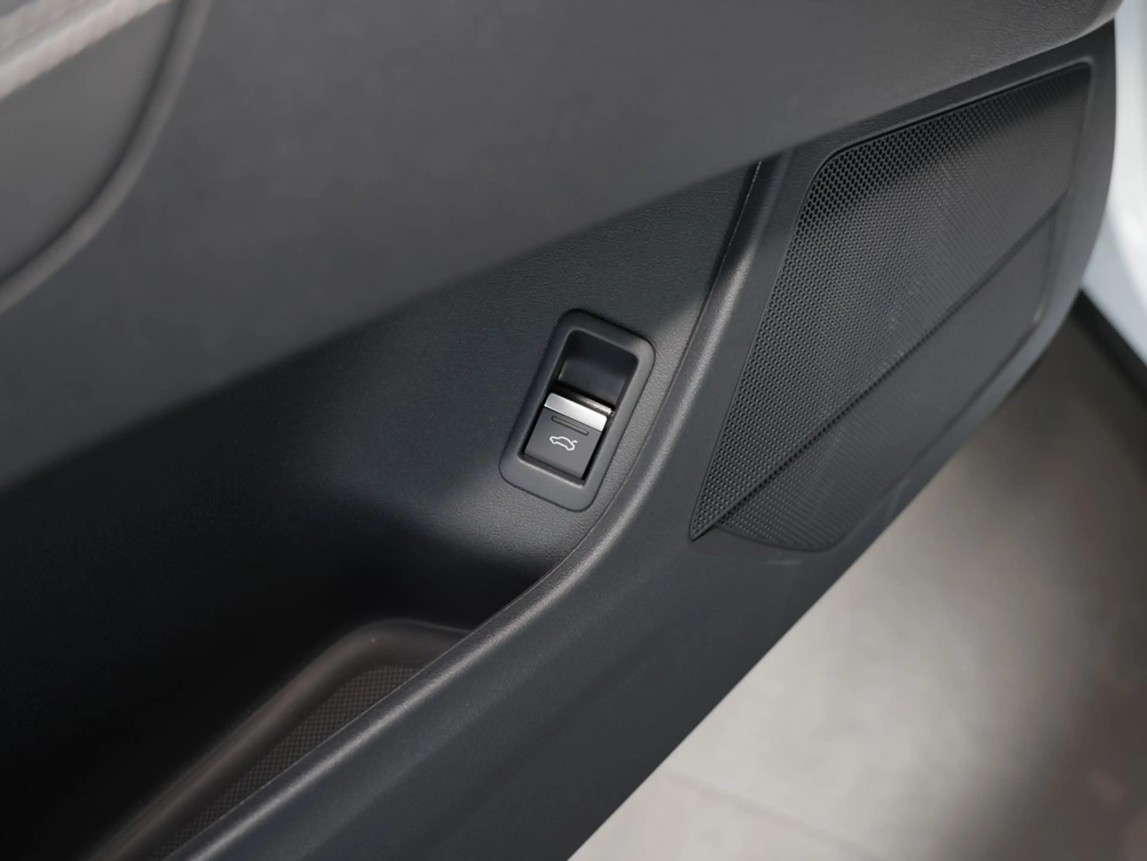 Audi e-tron quattro 220 kW — photo 7