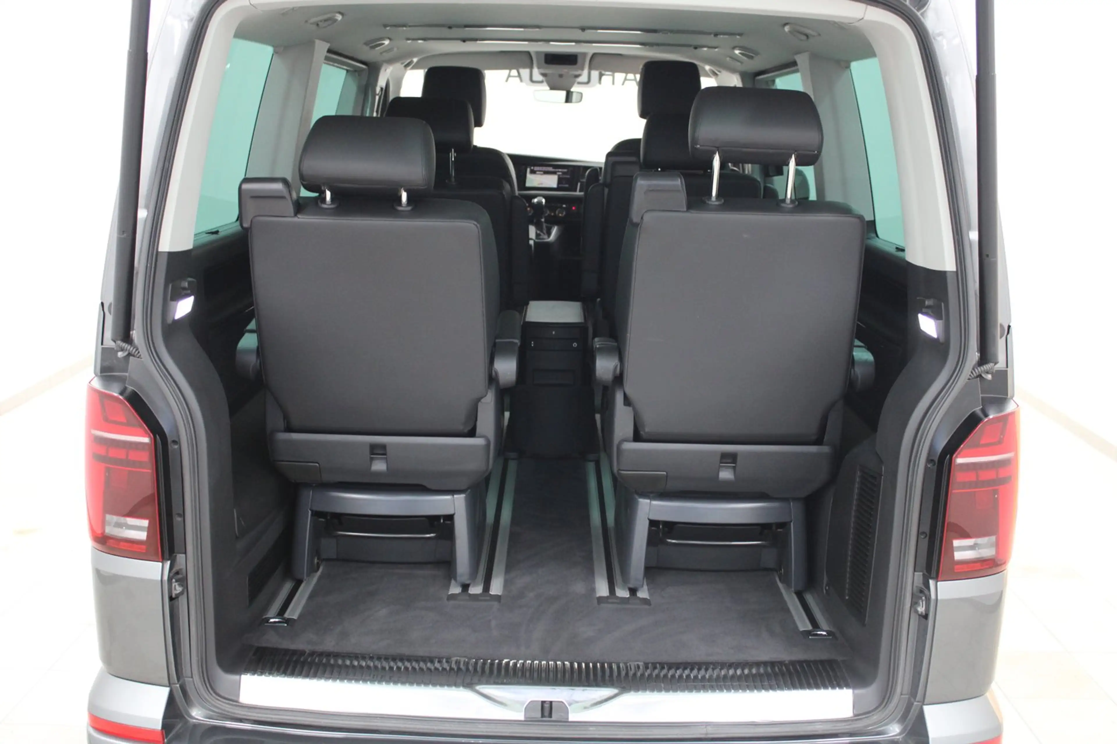 Volkswagen T6.1 Multivan VW T6.1 Multivan Highline TDI 4MOTION — photo 11