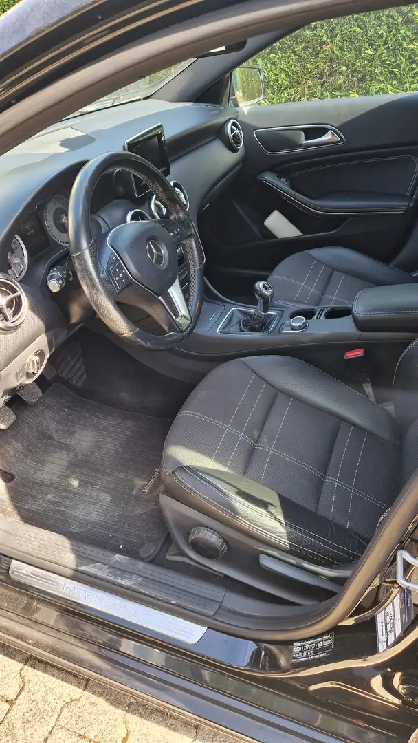 Mercedes-Benz 180 Negro - 1