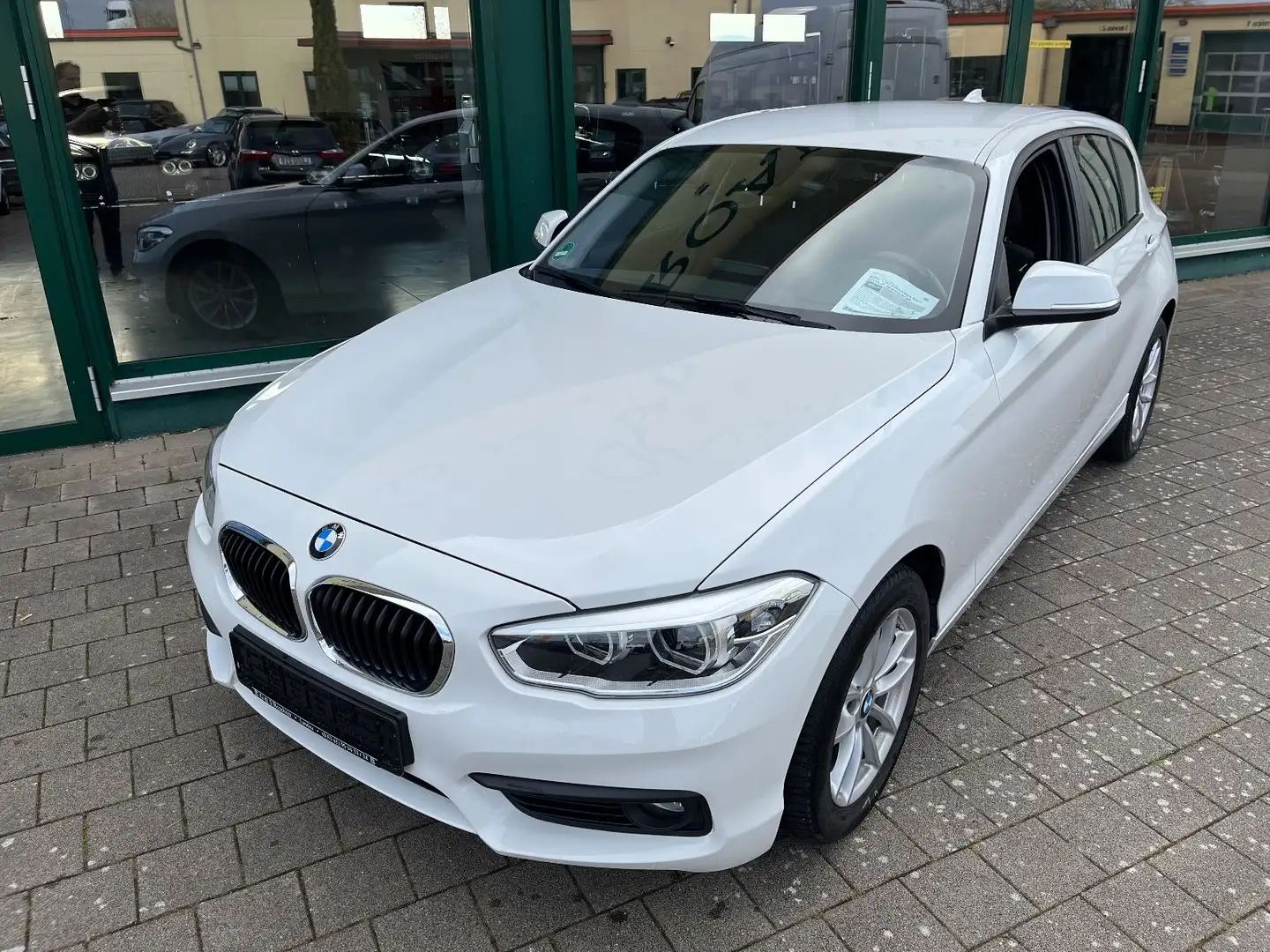 BMW 116 i Advantage Navi Klima M-Sportlenkrad Weiß - 2