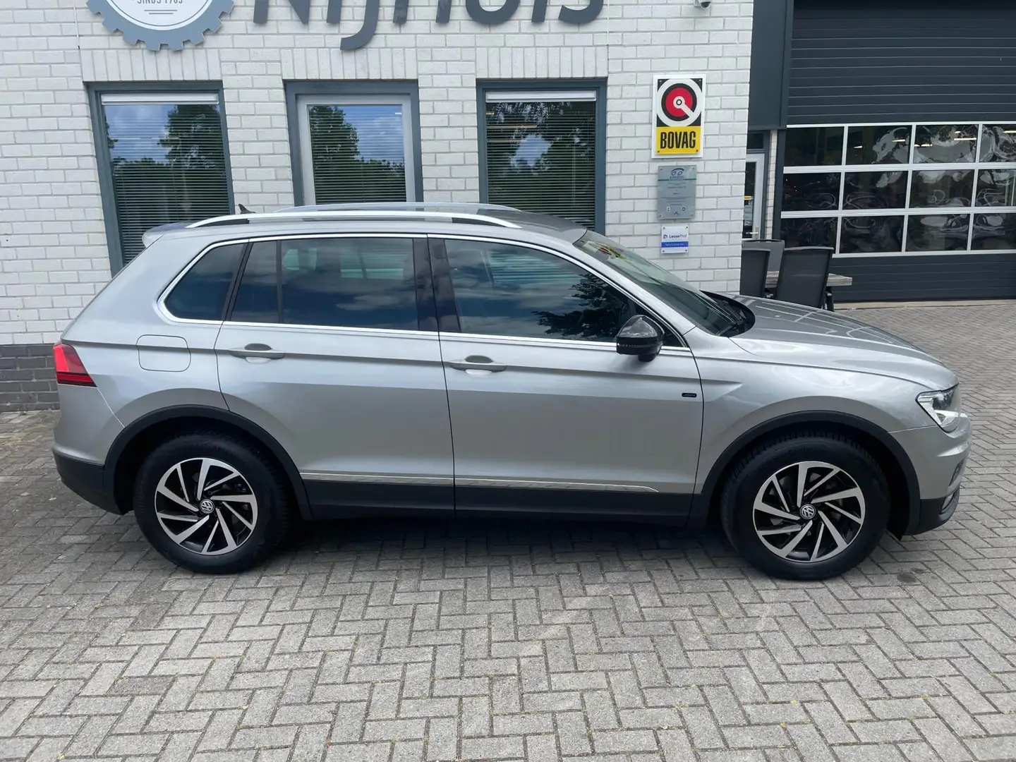 Volkswagen Tiguan 1.5 TSI ACT Highline / Trekhaak / Add. Cruise / PD Gris - 2
