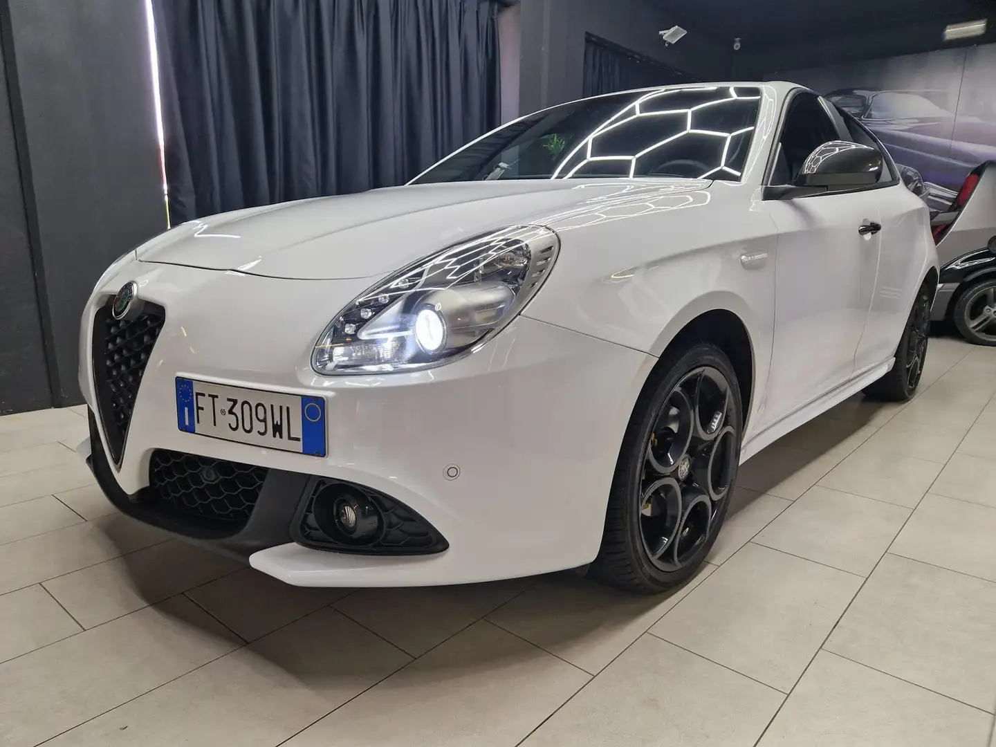 Alfa Romeo Giulietta Giulietta 1.6 jtdm B-Tech 120cv my19 Bianco - 1