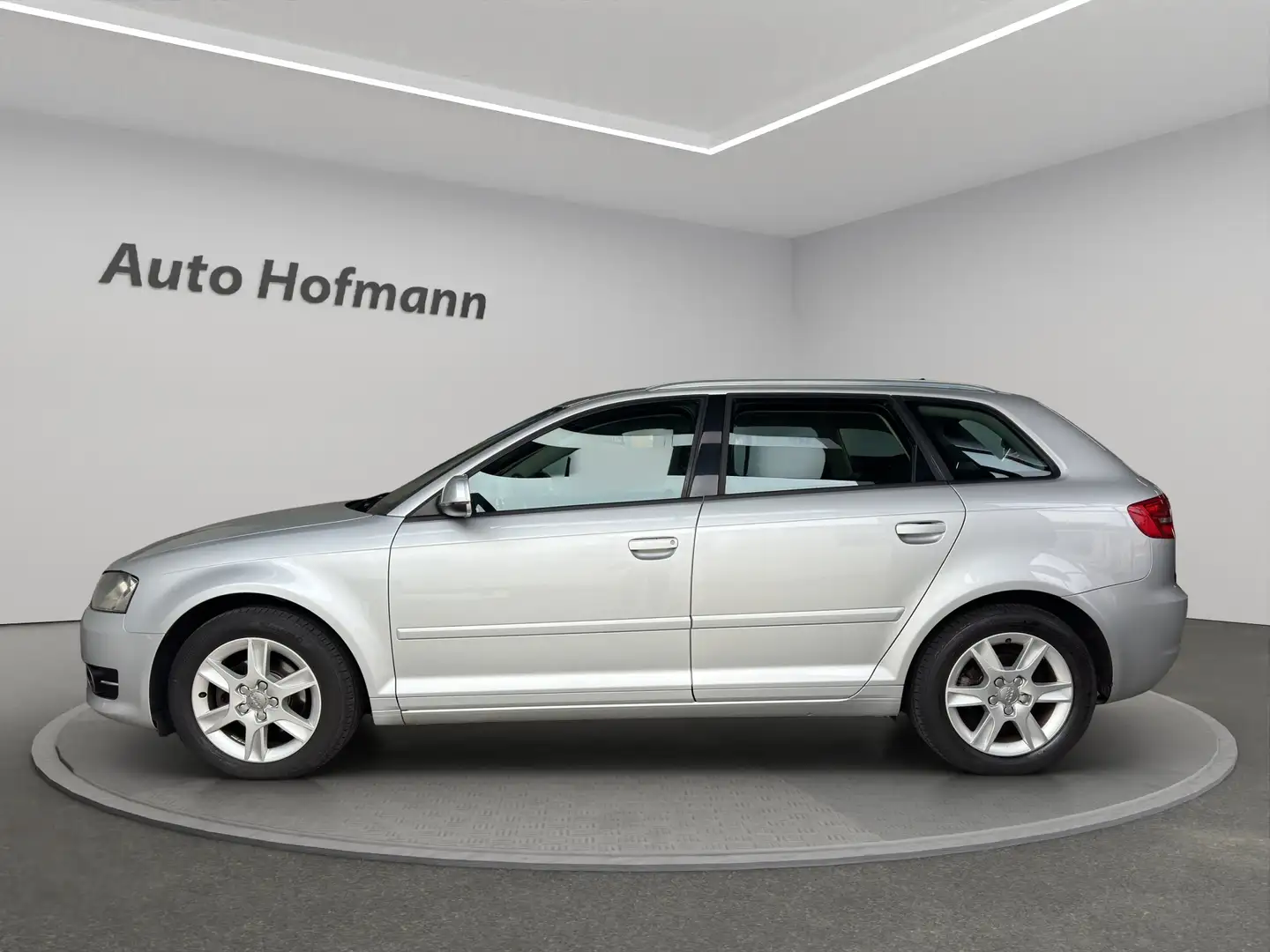 Audi A3 A3 1.2 TFSI Sportback NAVI PDC Klima Sitzheizung - 2