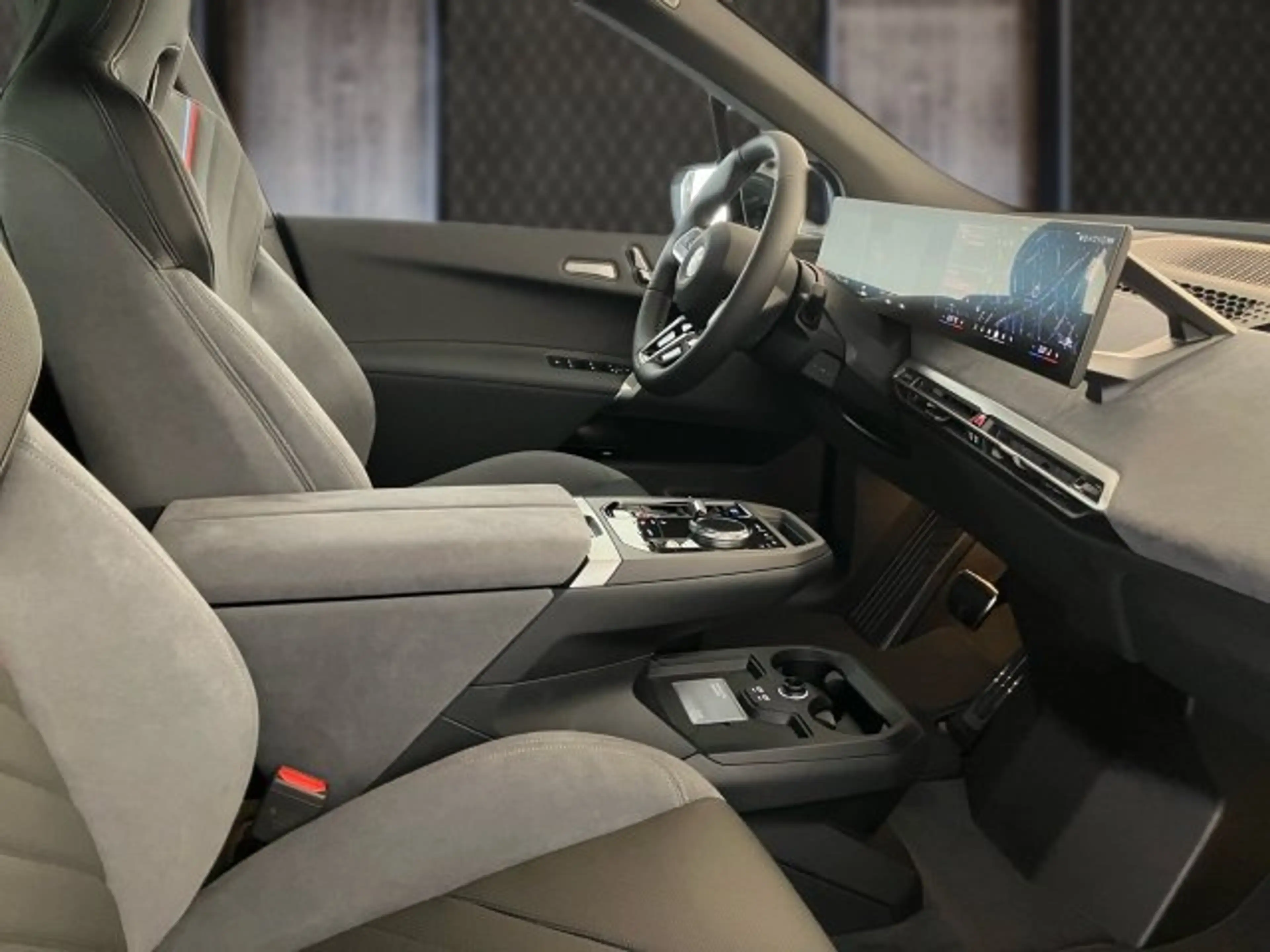BMW iX xDrive45 — photo 9